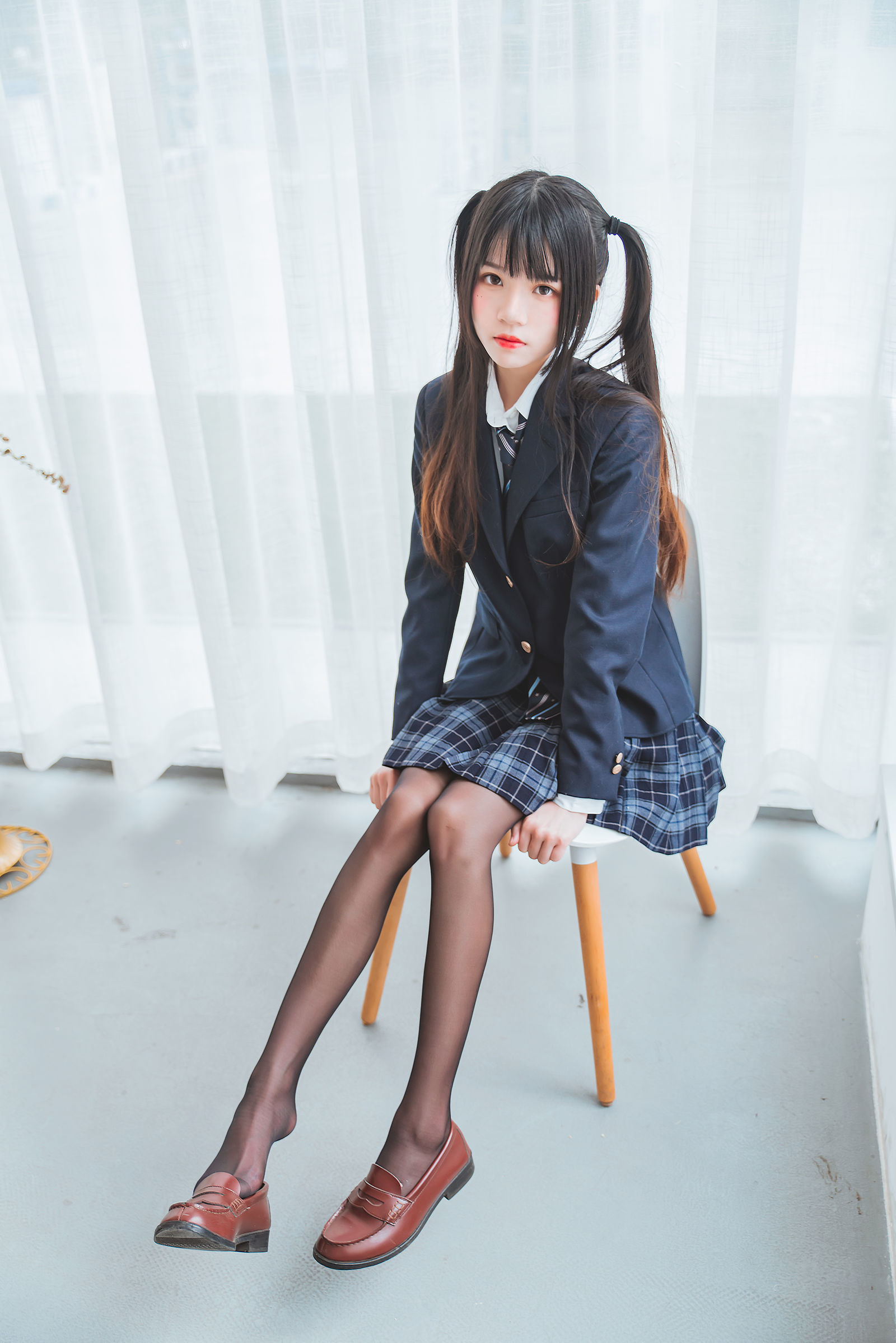 [萝莉COS] 桜桃喵 - 冬季制服丝秀