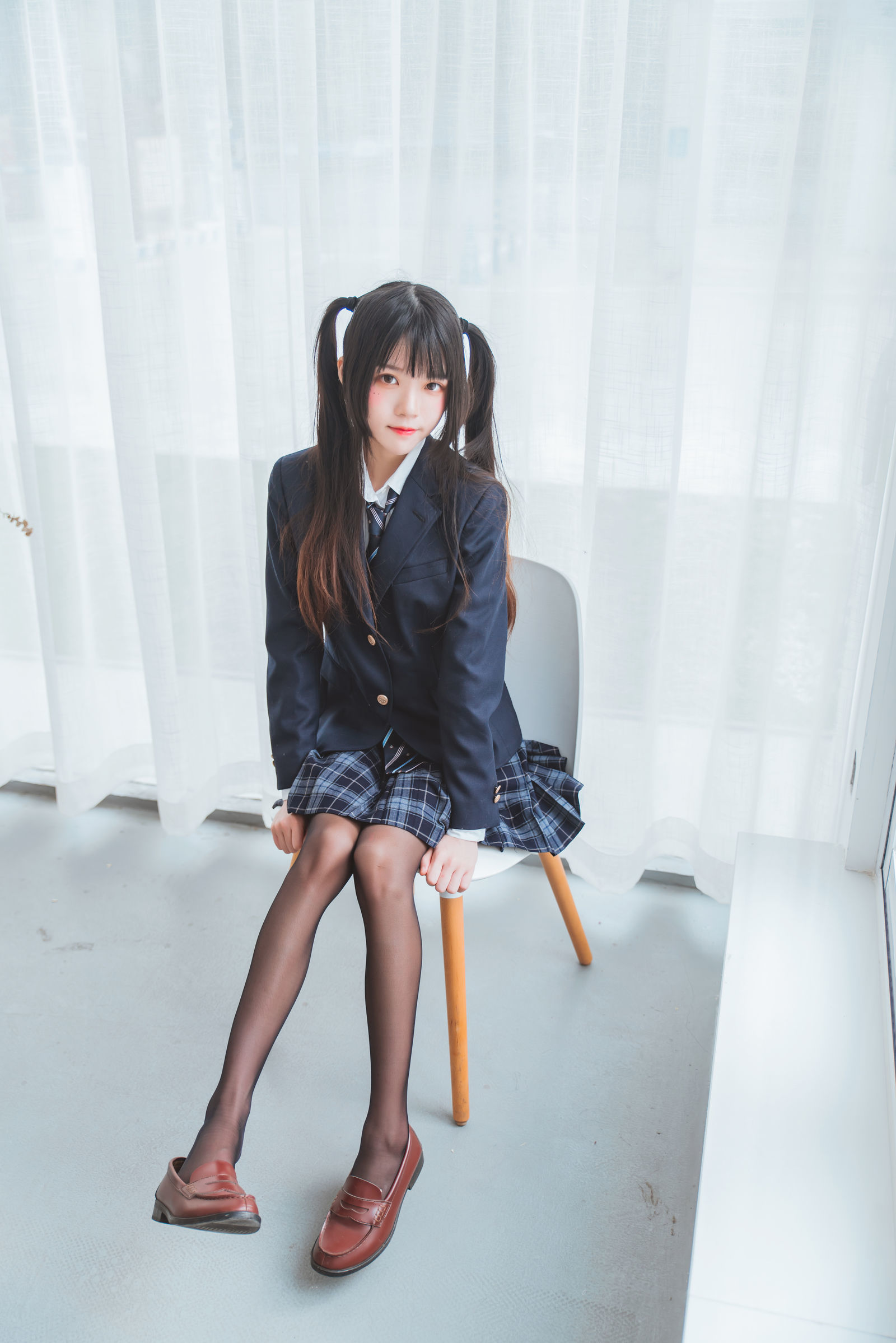[萝莉COS] 桜桃喵 - 冬季制服丝秀
