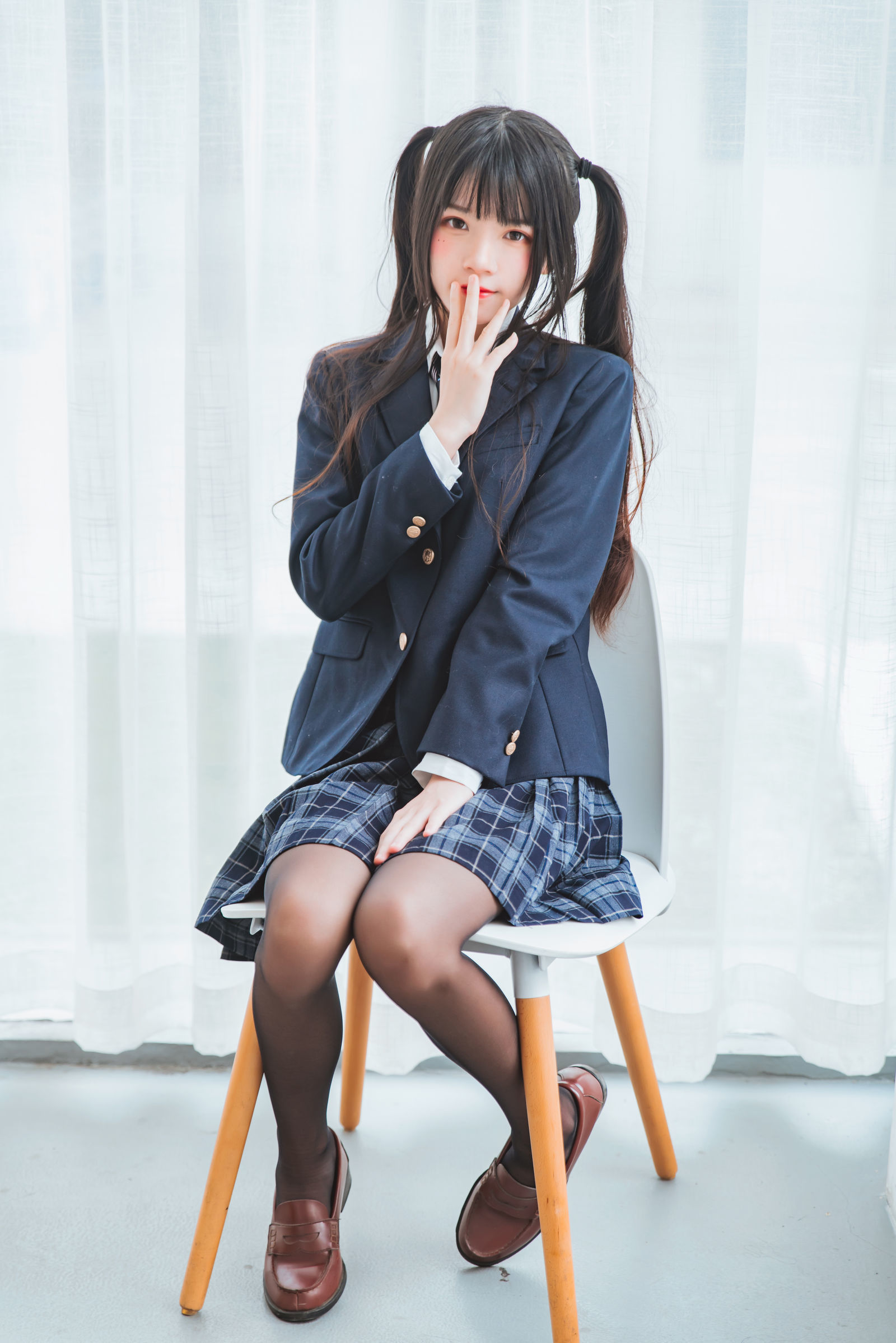 [萝莉COS] 桜桃喵 - 冬季制服丝秀