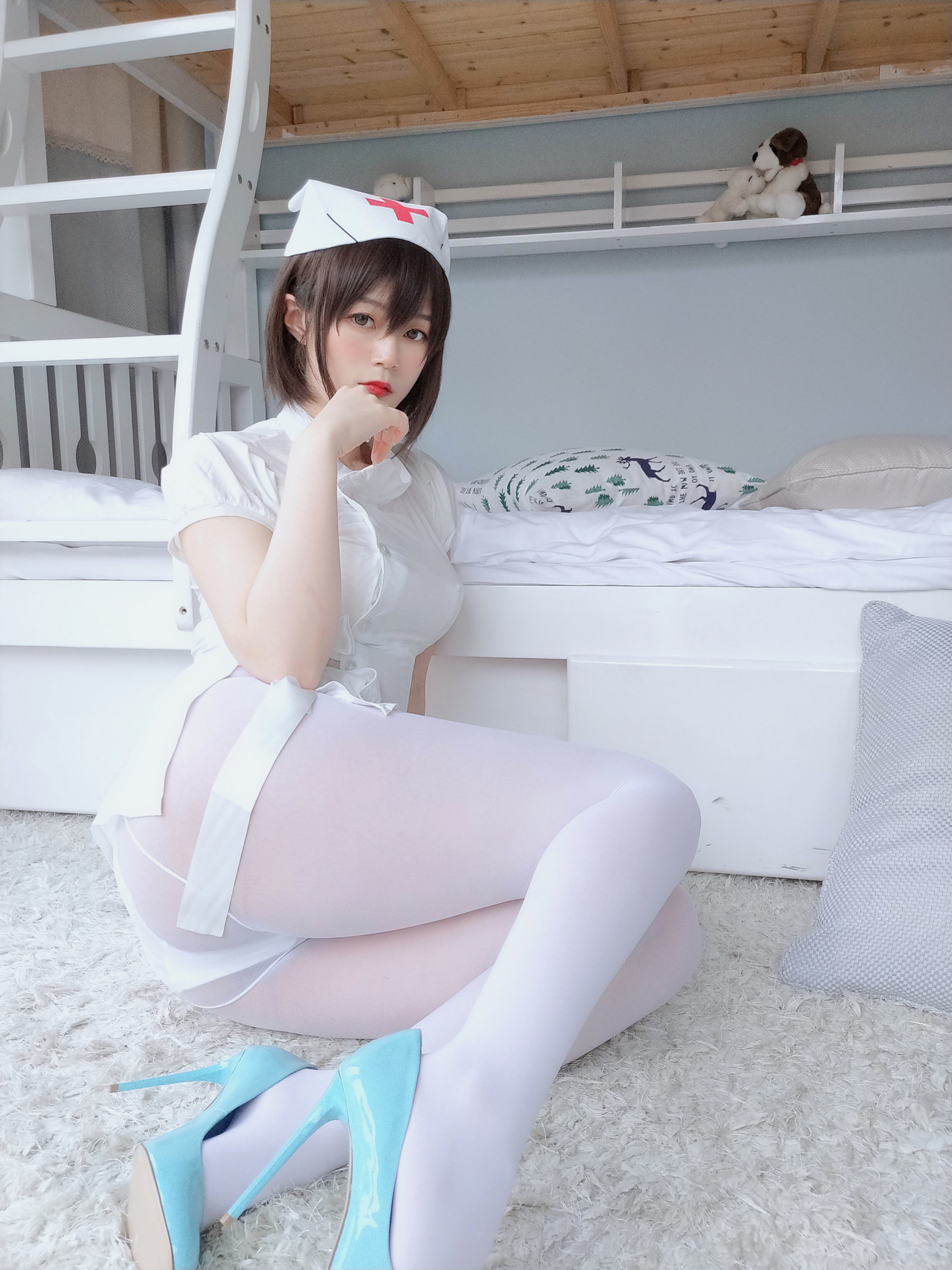 [萝莉COS] 白银 - 白丝小护士