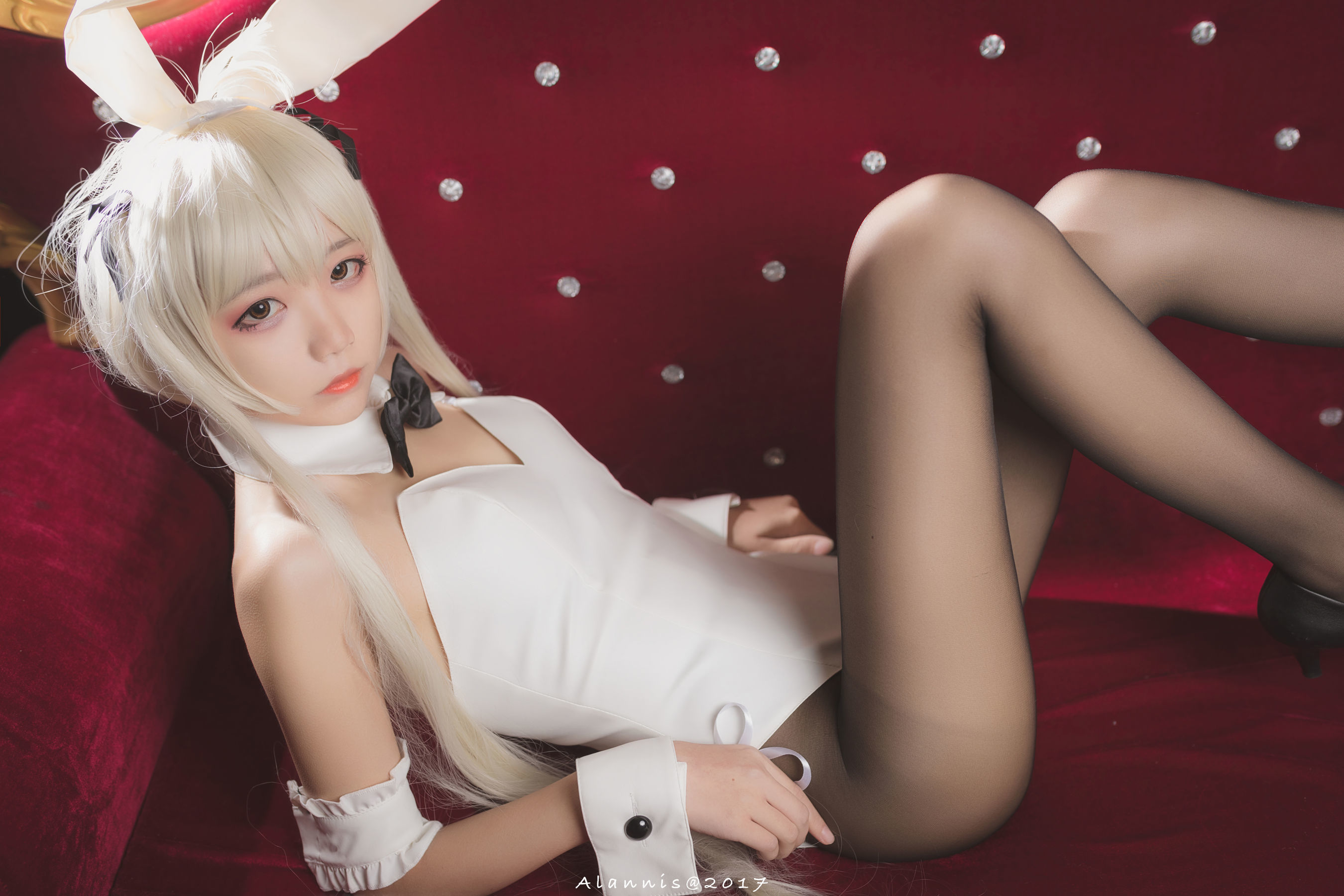 [萝莉COS] 清纯少女五更百鬼 - 兔女郎+白丝美腿