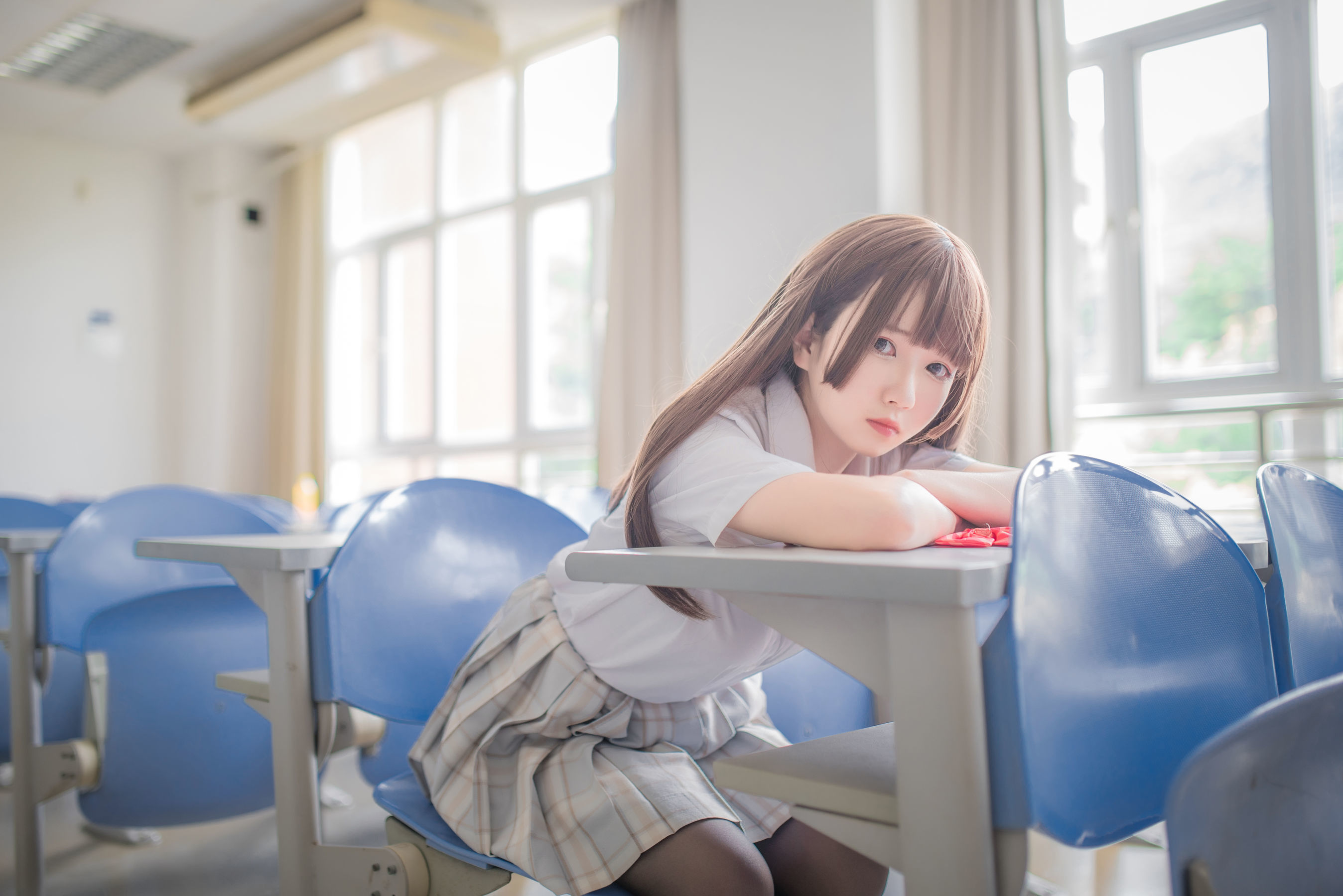 [萝莉COS] 白金Saki - 制服黑丝