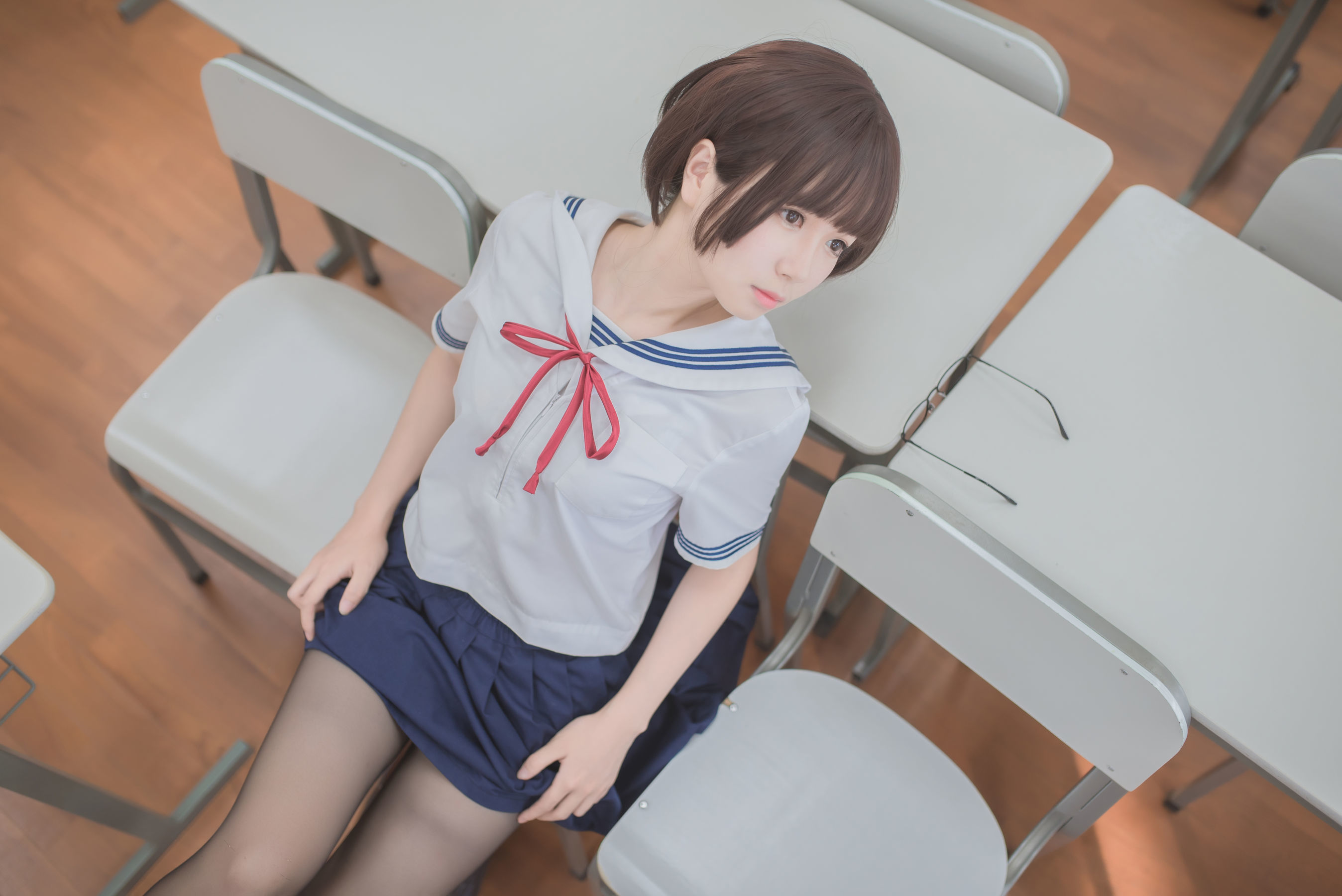 [萝莉COS] 白金Saki - 蘑菇头黑丝JK