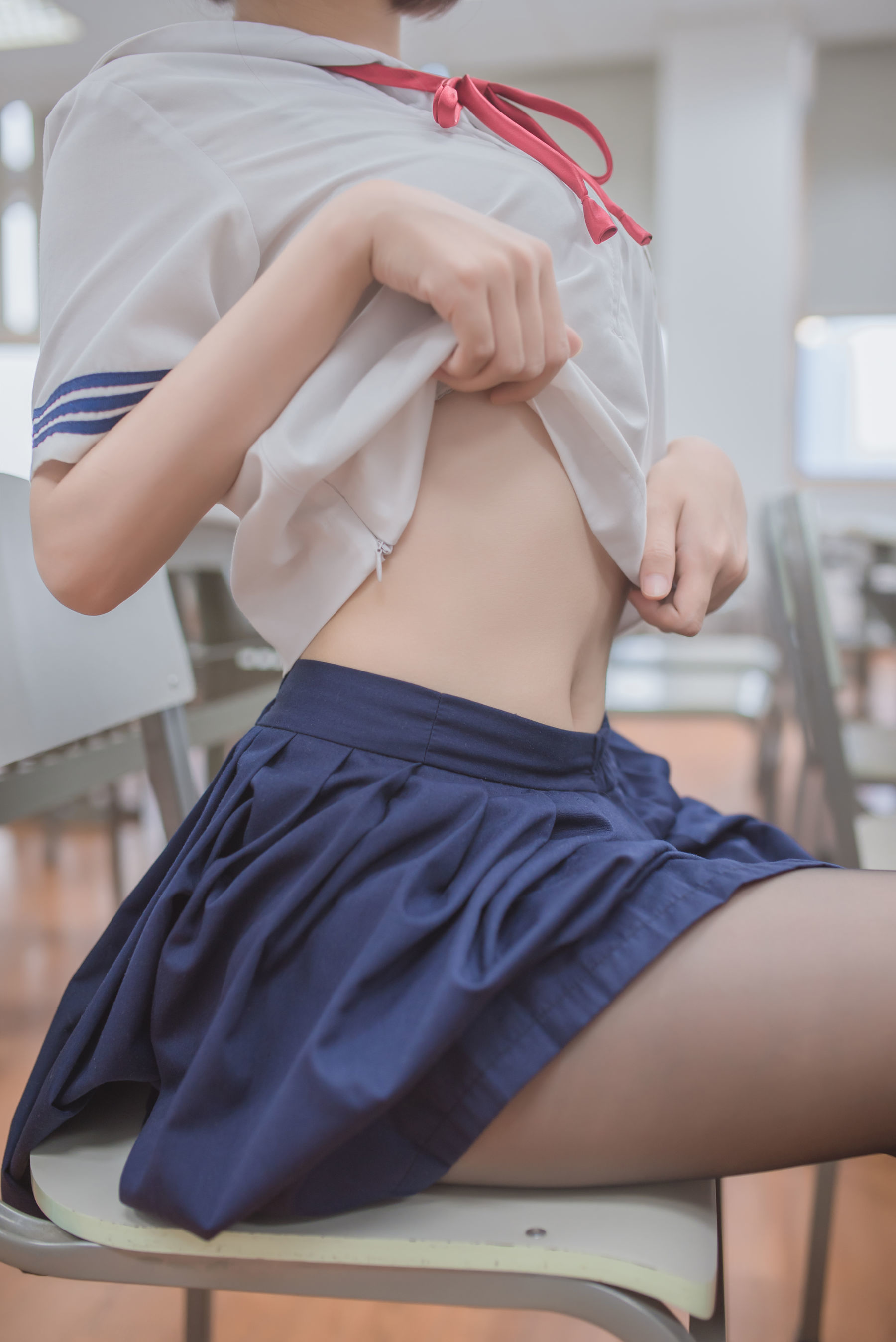 [萝莉COS] 白金Saki - 蘑菇头黑丝JK