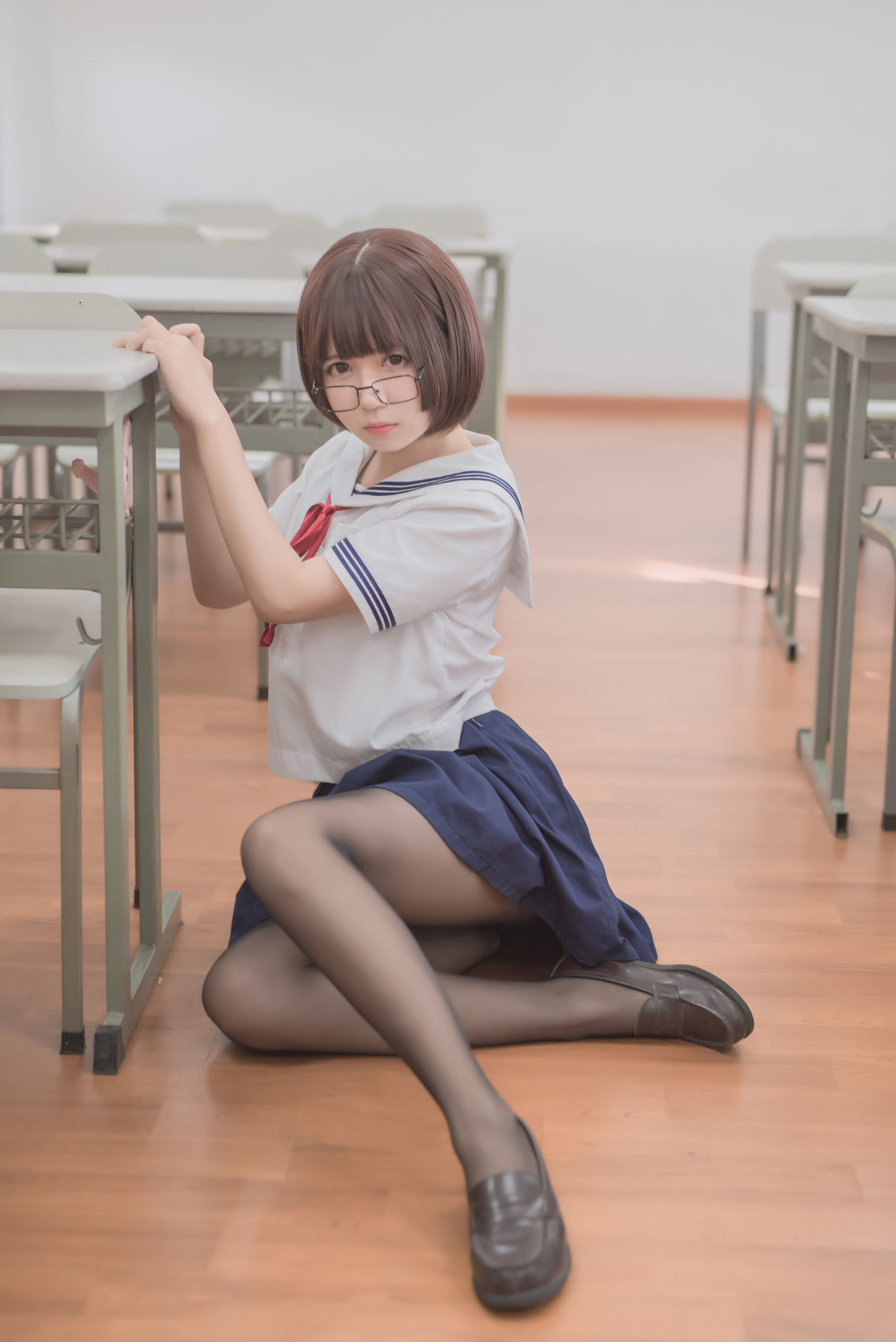 [萝莉COS] 白金Saki - 蘑菇头黑丝JK