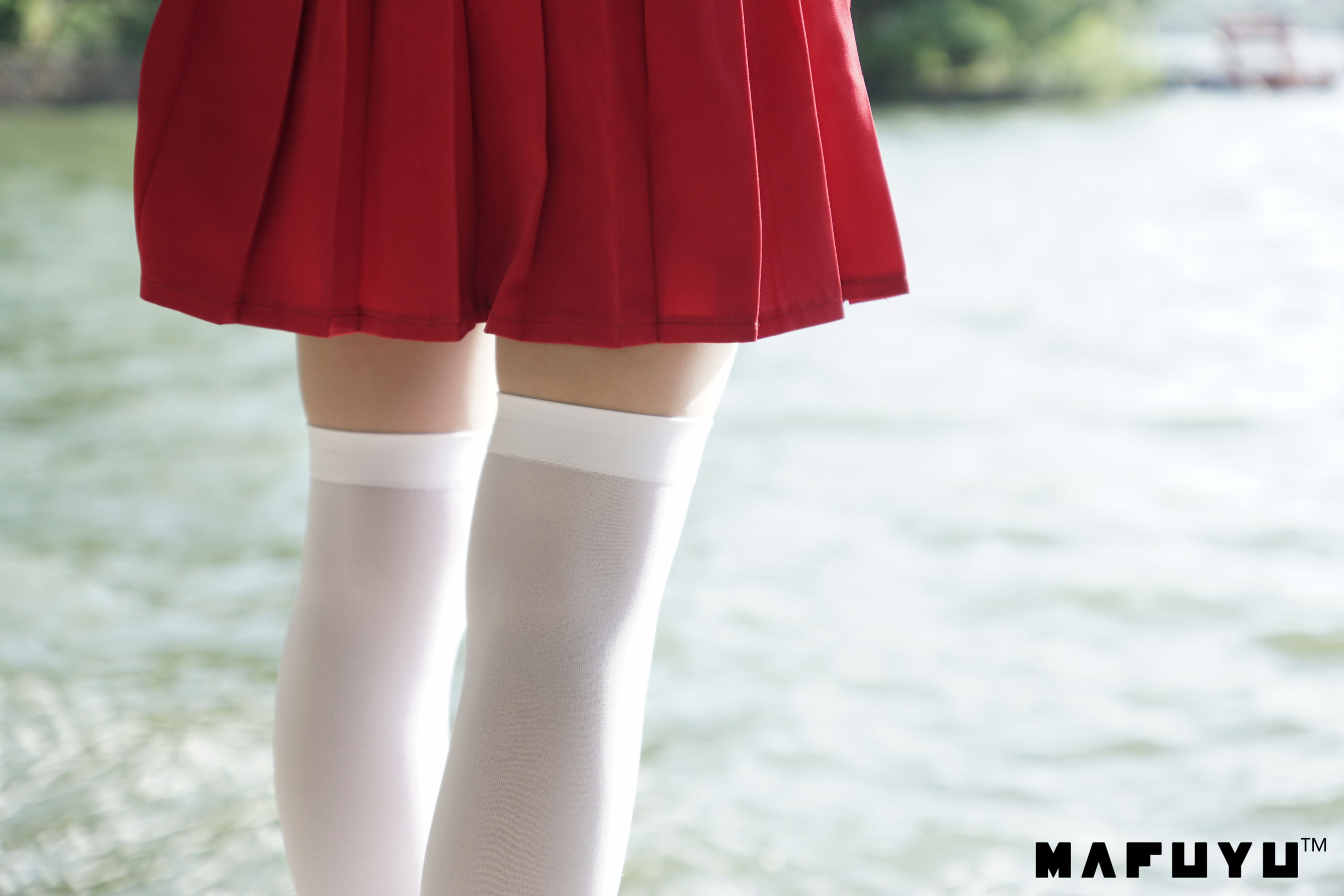 [萝莉COS] 神楽板真冬 少女と自然と白い靴下系列套图