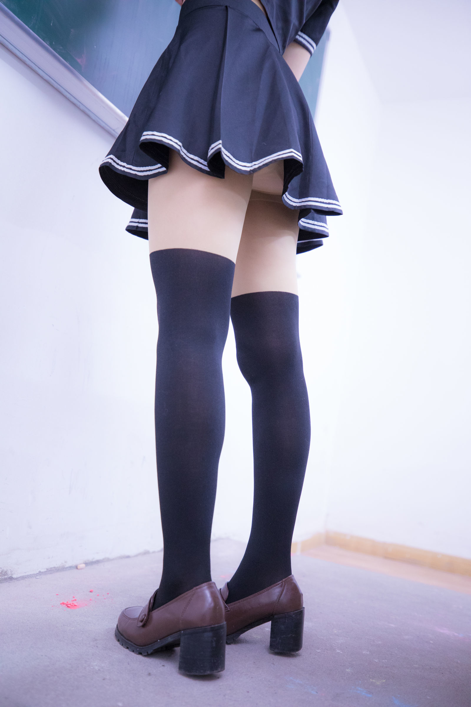 [萝莉COS] 神楽板真冬 放课后