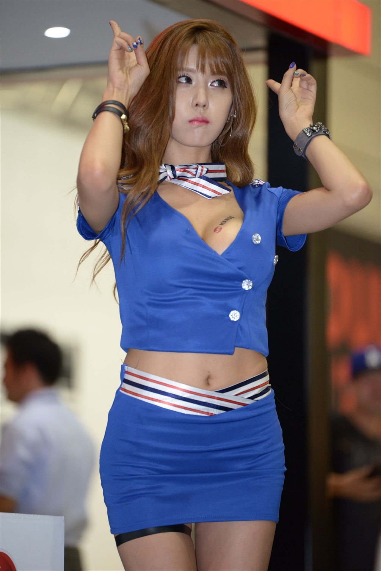 [韩国美女] 许允美 - 2014首尔汽车展-空姐制服系列