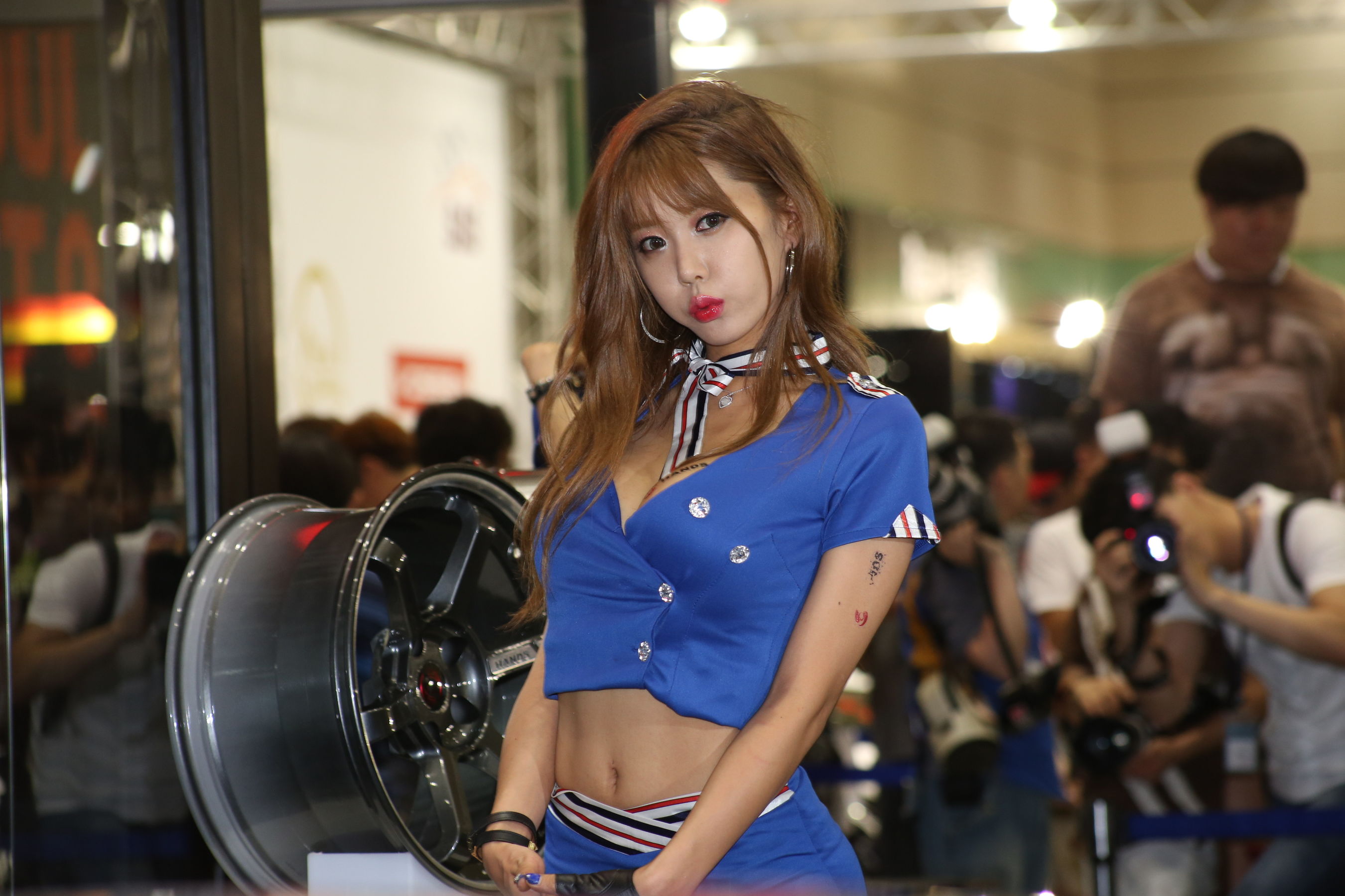 [韩国美女] 许允美 - 2014首尔汽车展-空姐制服系列