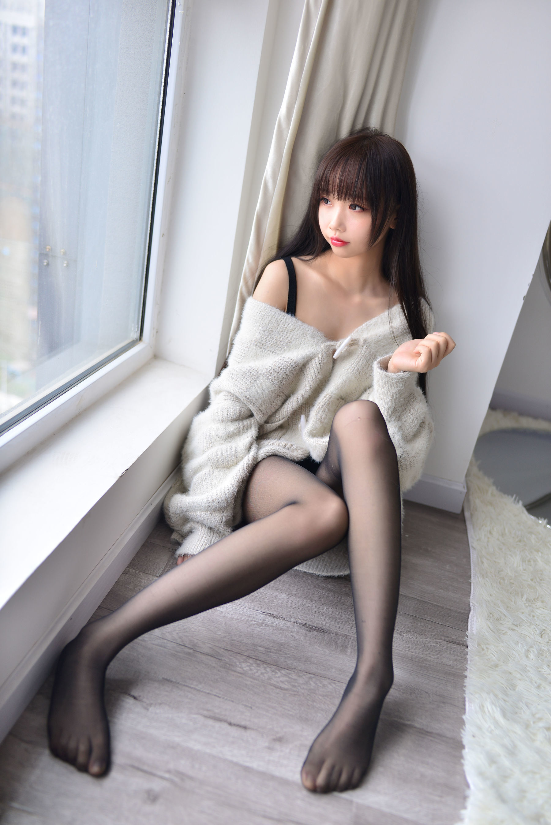 [萝莉COS] 雪琪 - 毛衣少女