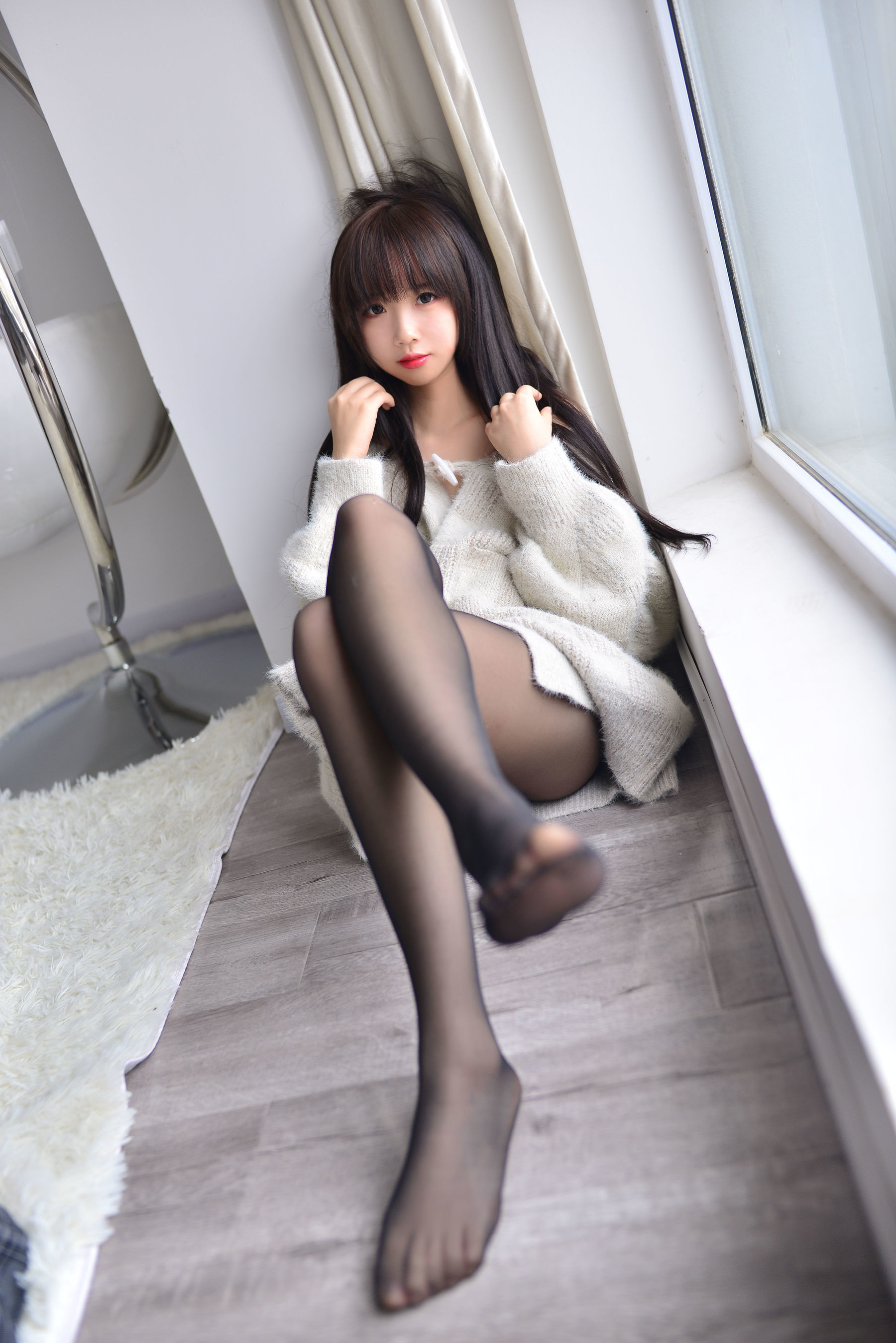 [萝莉COS] 雪琪 - 毛衣少女