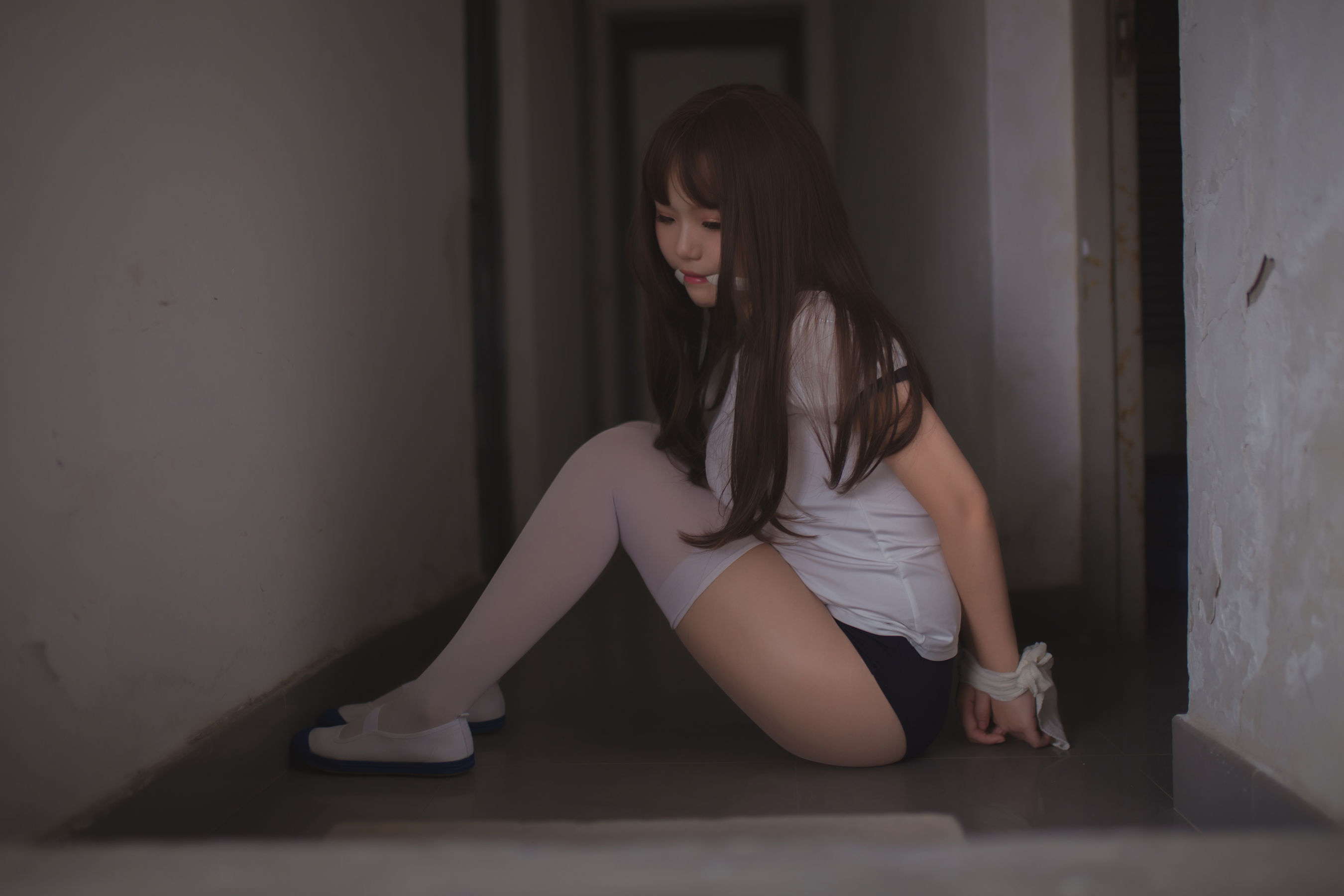 [萝莉COS] Yoko宅夏Cos - 白丝捆绑