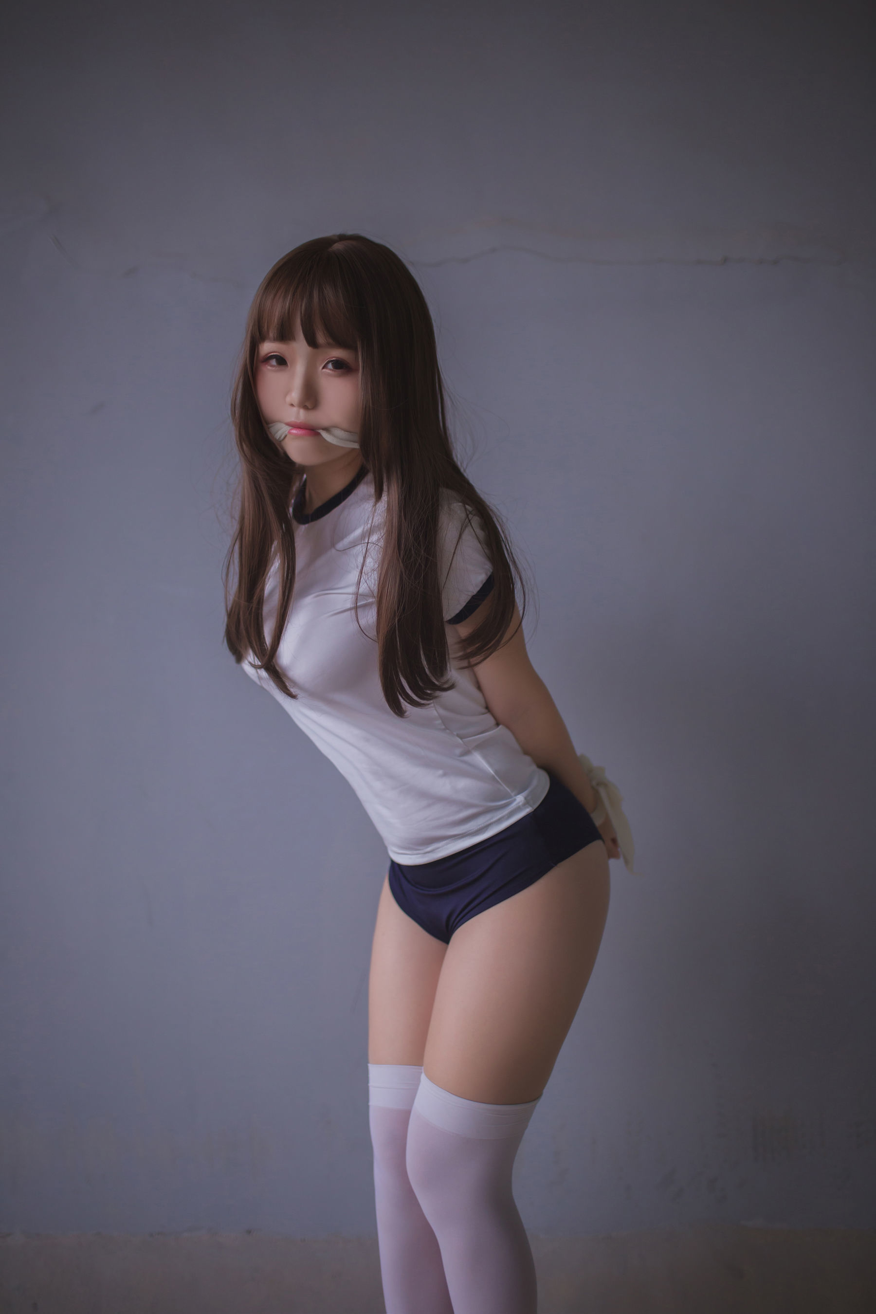 [萝莉COS] Yoko宅夏Cos - 白丝捆绑