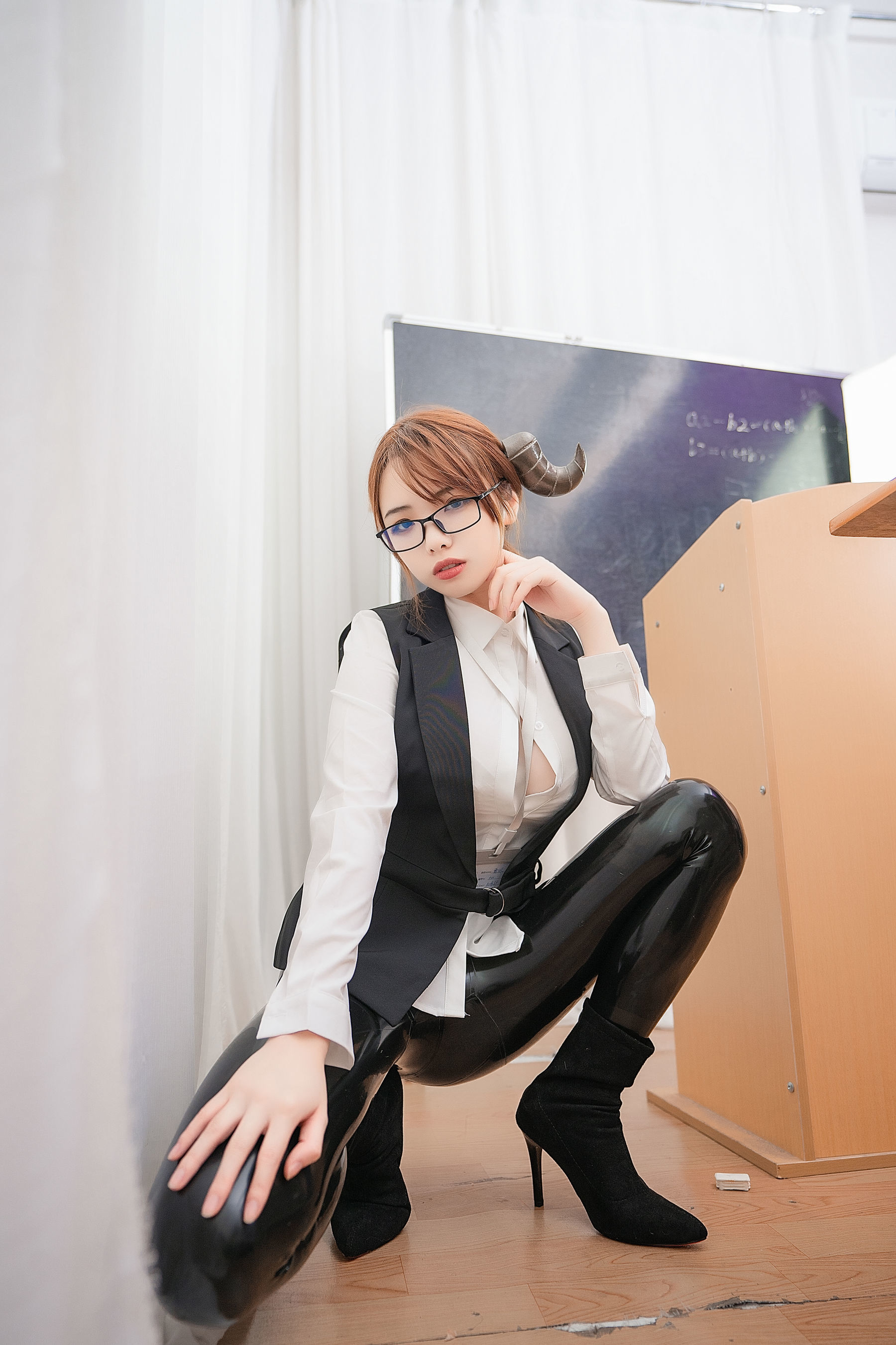 [萝莉COS] 雯妹 - 魅魔 office devil