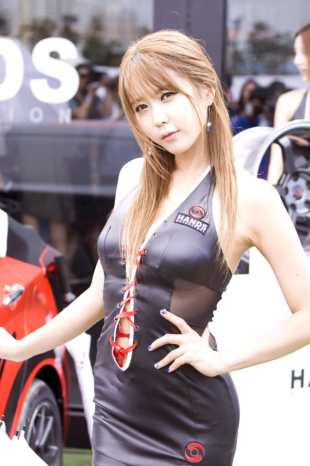[韩国美女] 许允美 - 2014首尔汽车展-皮衣长靴系列