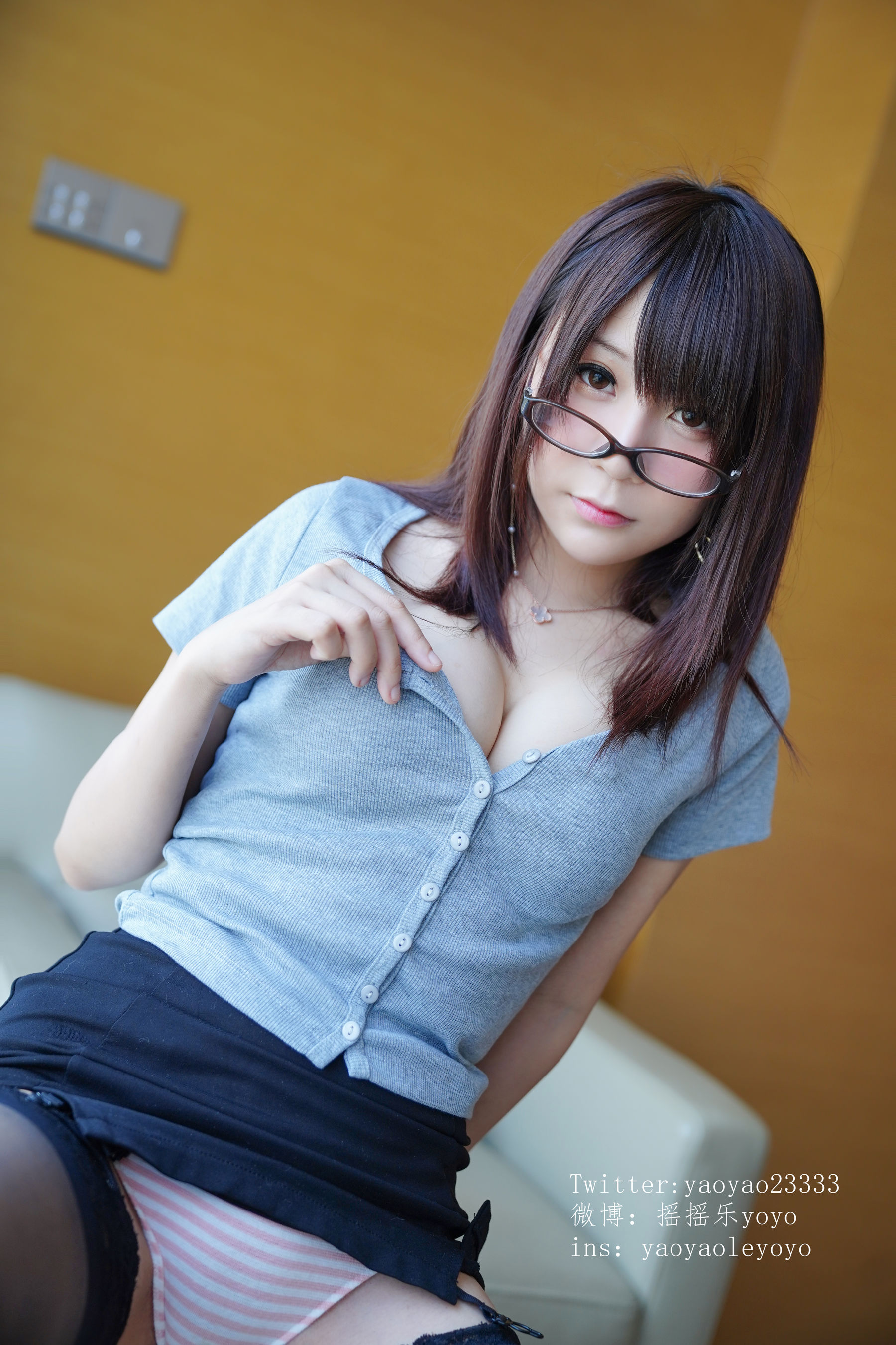 [萝莉COS] 摇摇乐yoyo - 制服御姐