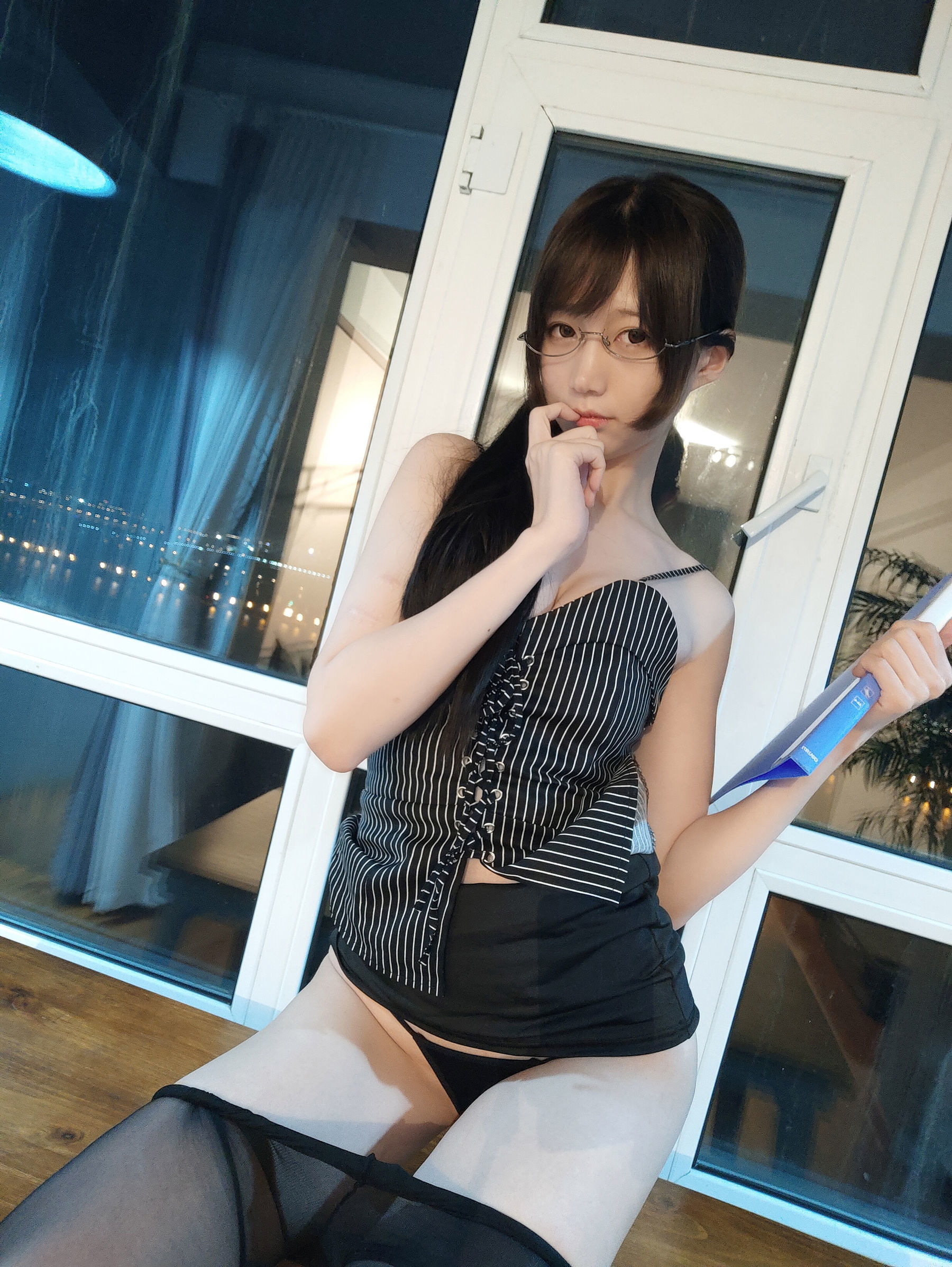[萝莉COS] NAGISA魔物喵 自摄系列 No.001 专属秘书