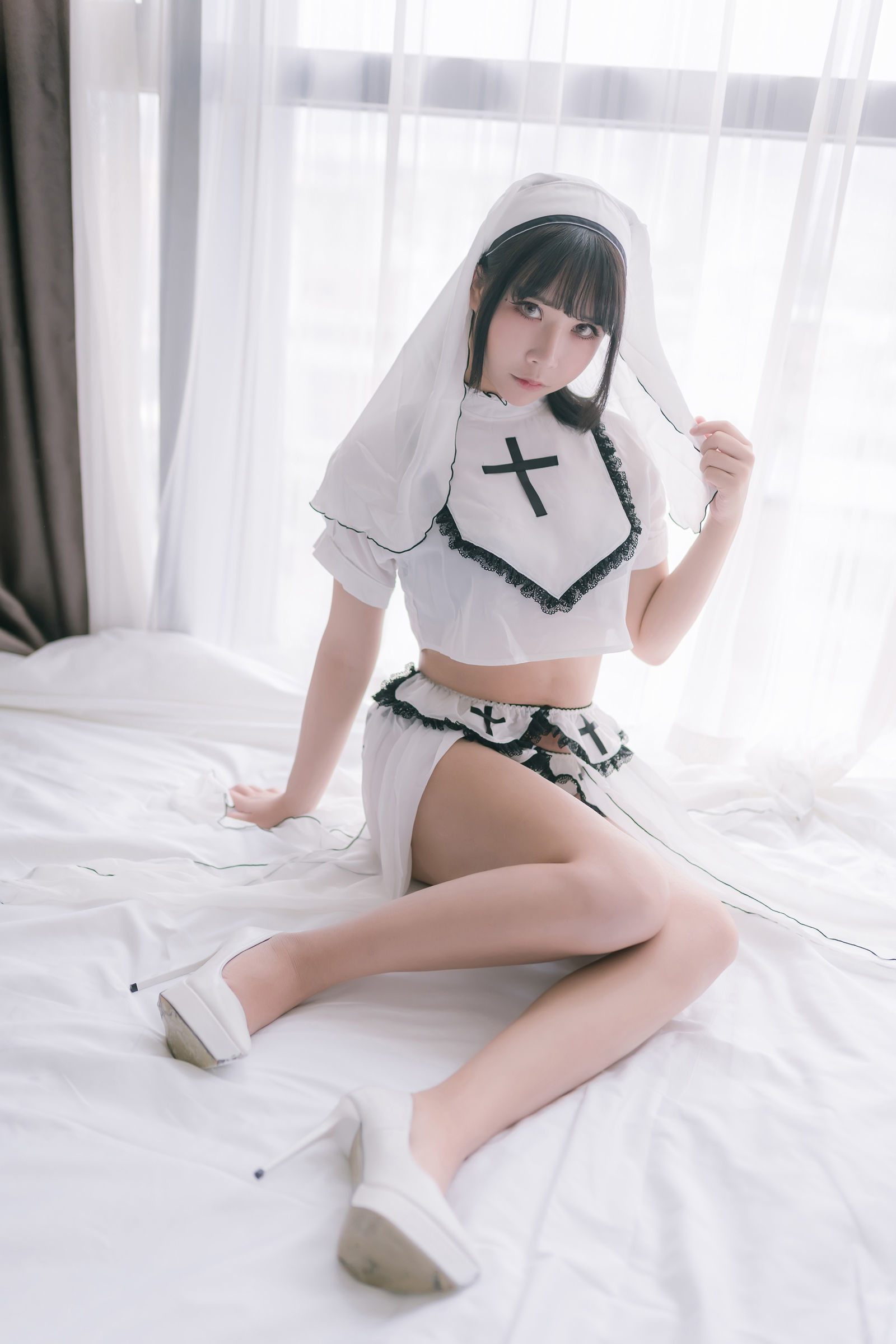 [萝莉COS] 二次元妹子抱走莫子aa - 纯白修女