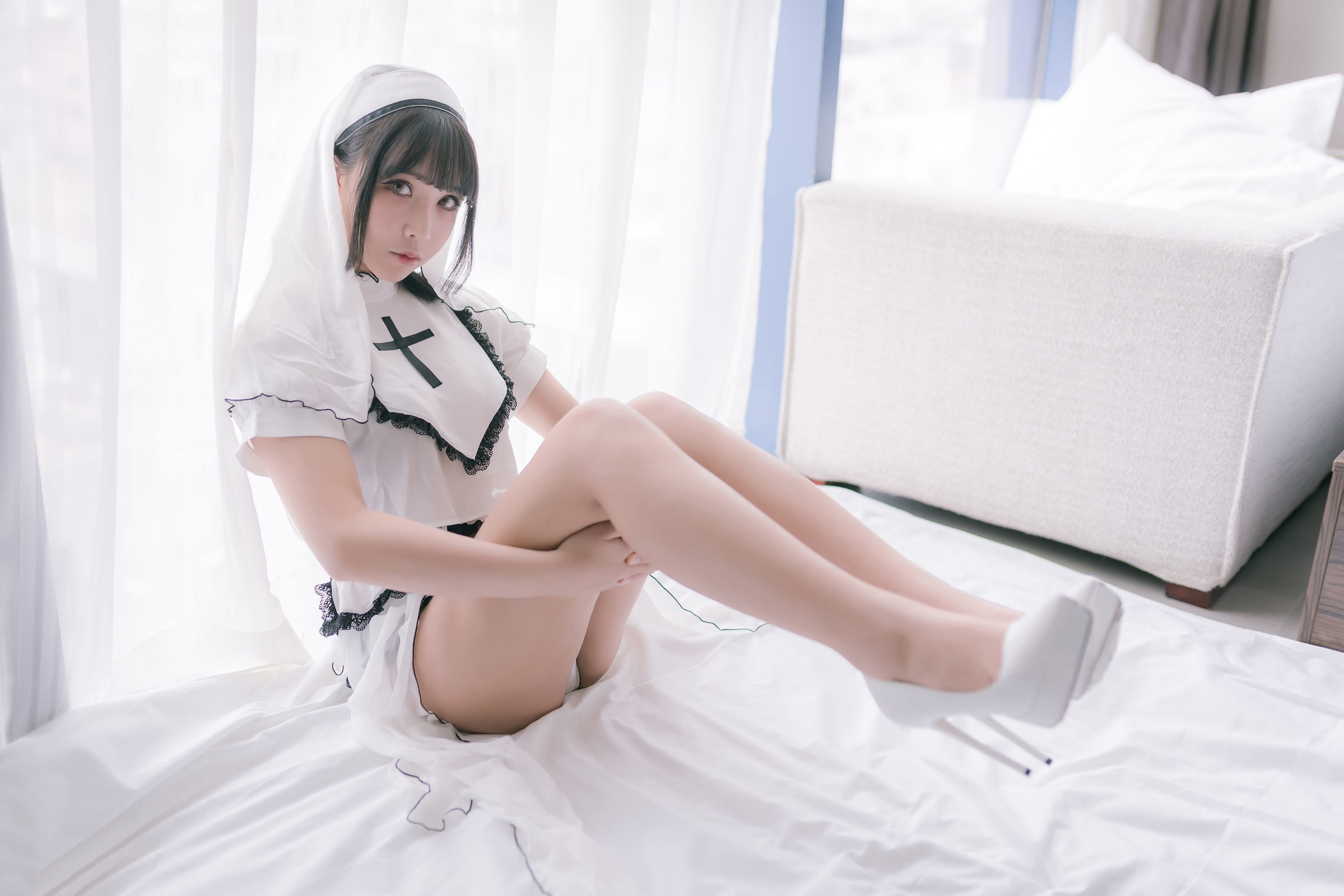 [萝莉COS] 二次元妹子抱走莫子aa - 纯白修女