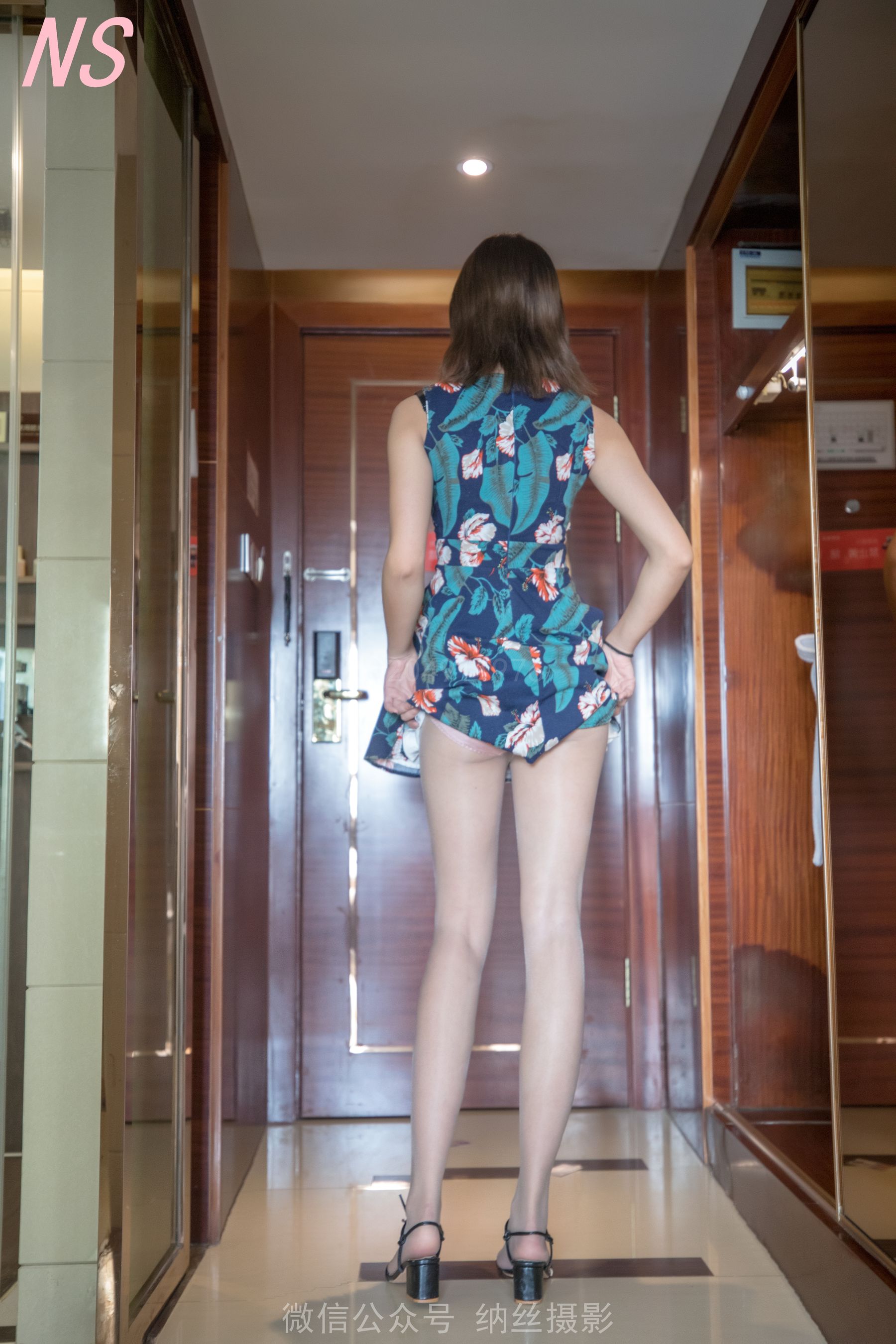[纳丝摄影]  依依 超美腿无缝丝袜嫩脚