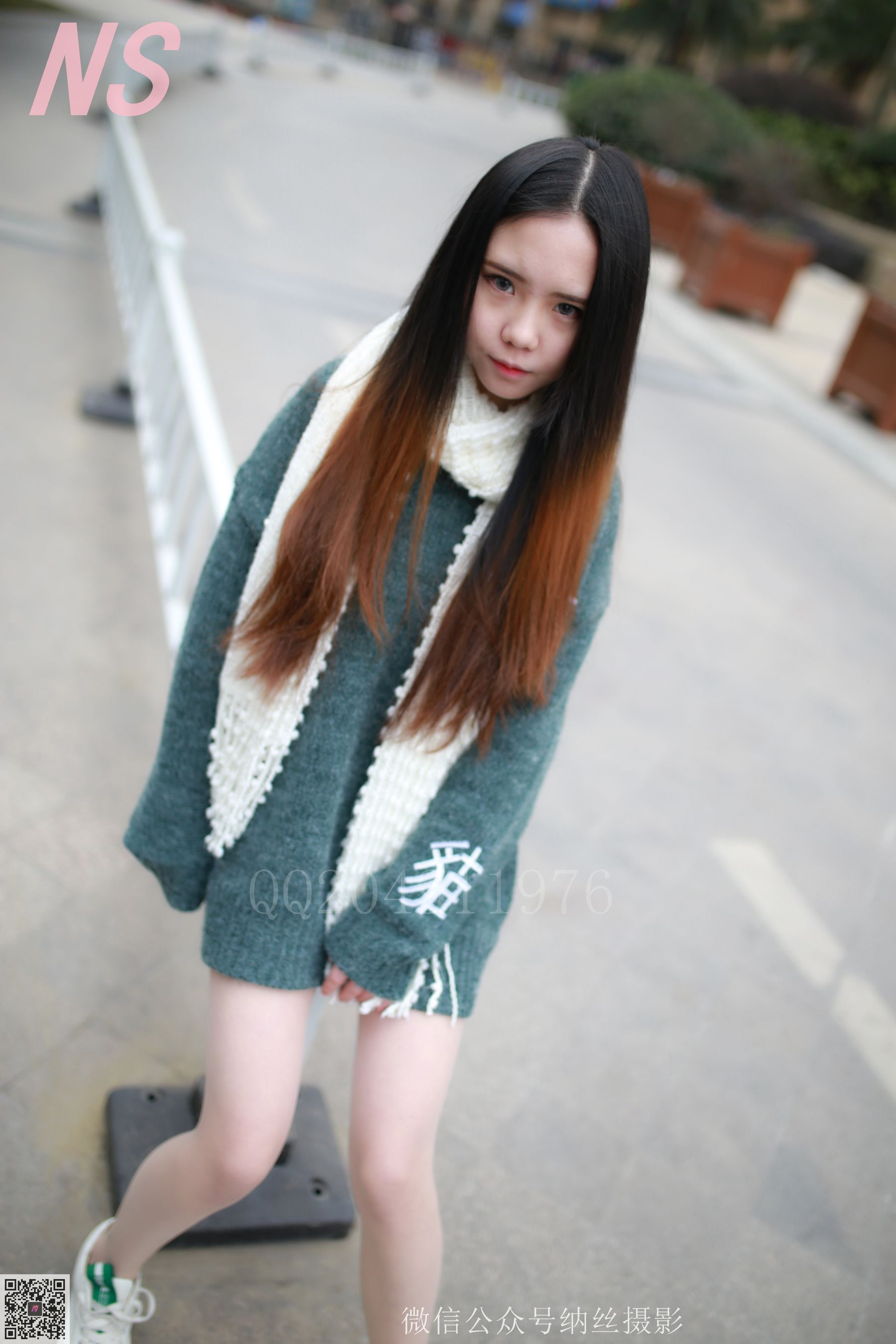 [纳丝摄影]  小师妹 撕丝袜的妹子