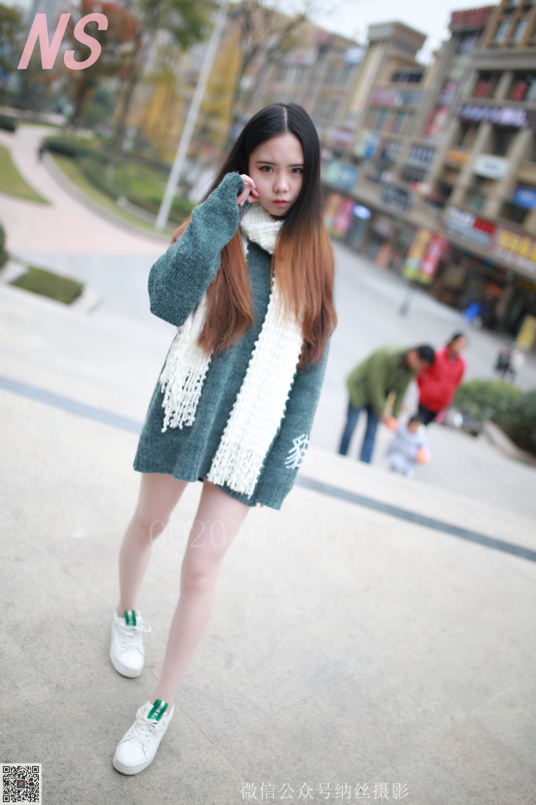 [纳丝摄影]  小师妹 撕丝袜的妹子