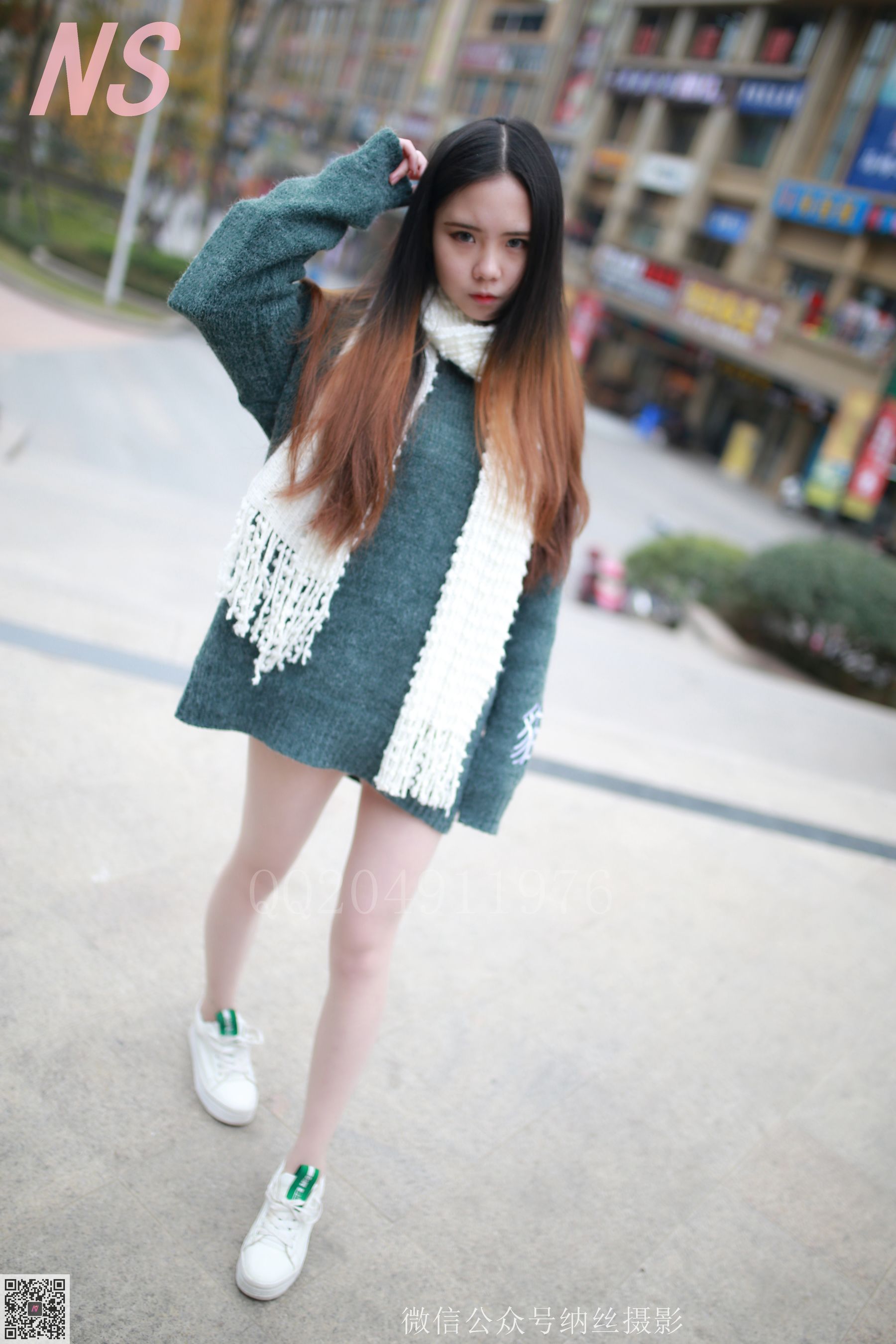 [纳丝摄影]  小师妹 撕丝袜的妹子