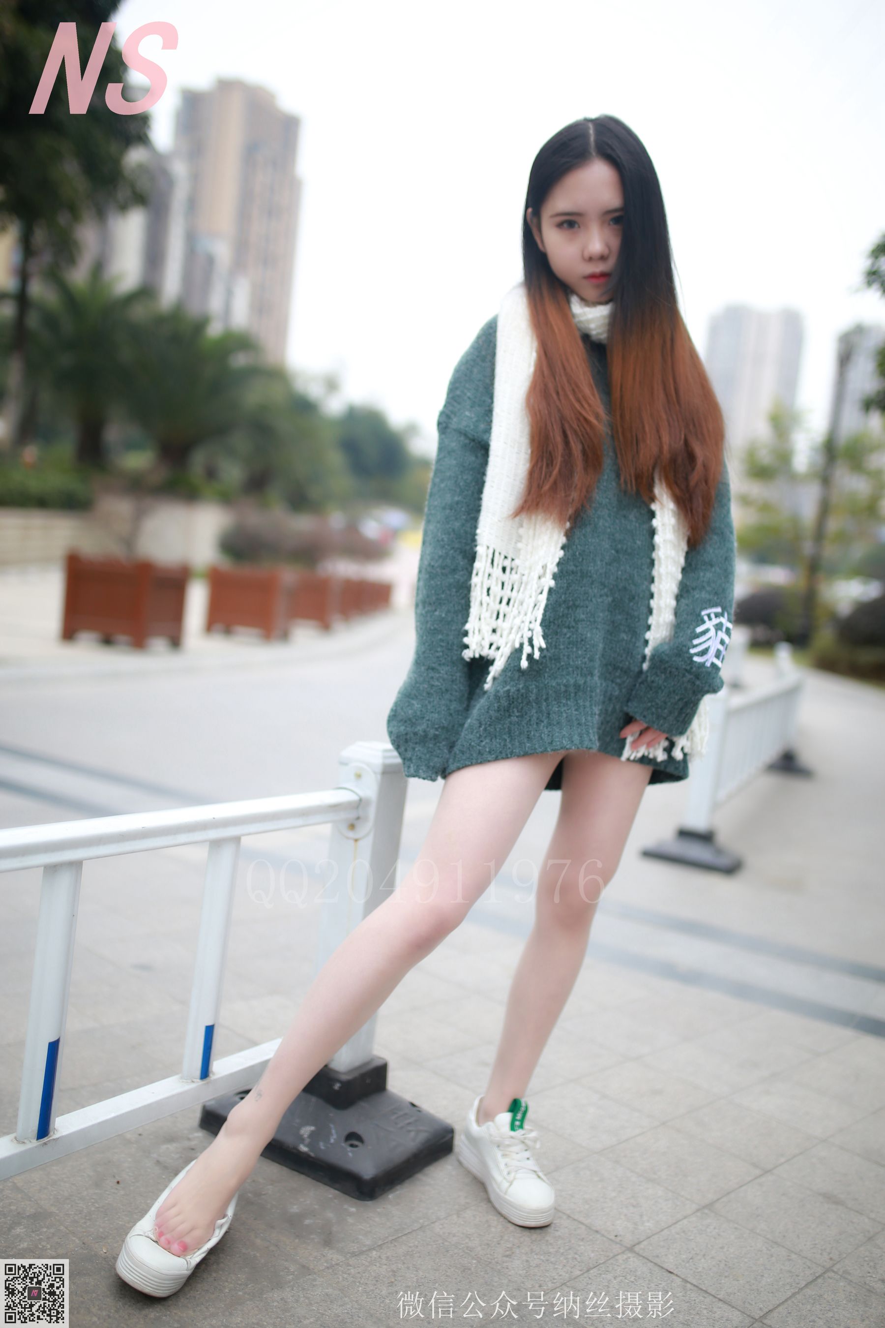 [纳丝摄影]  小师妹 撕丝袜的妹子