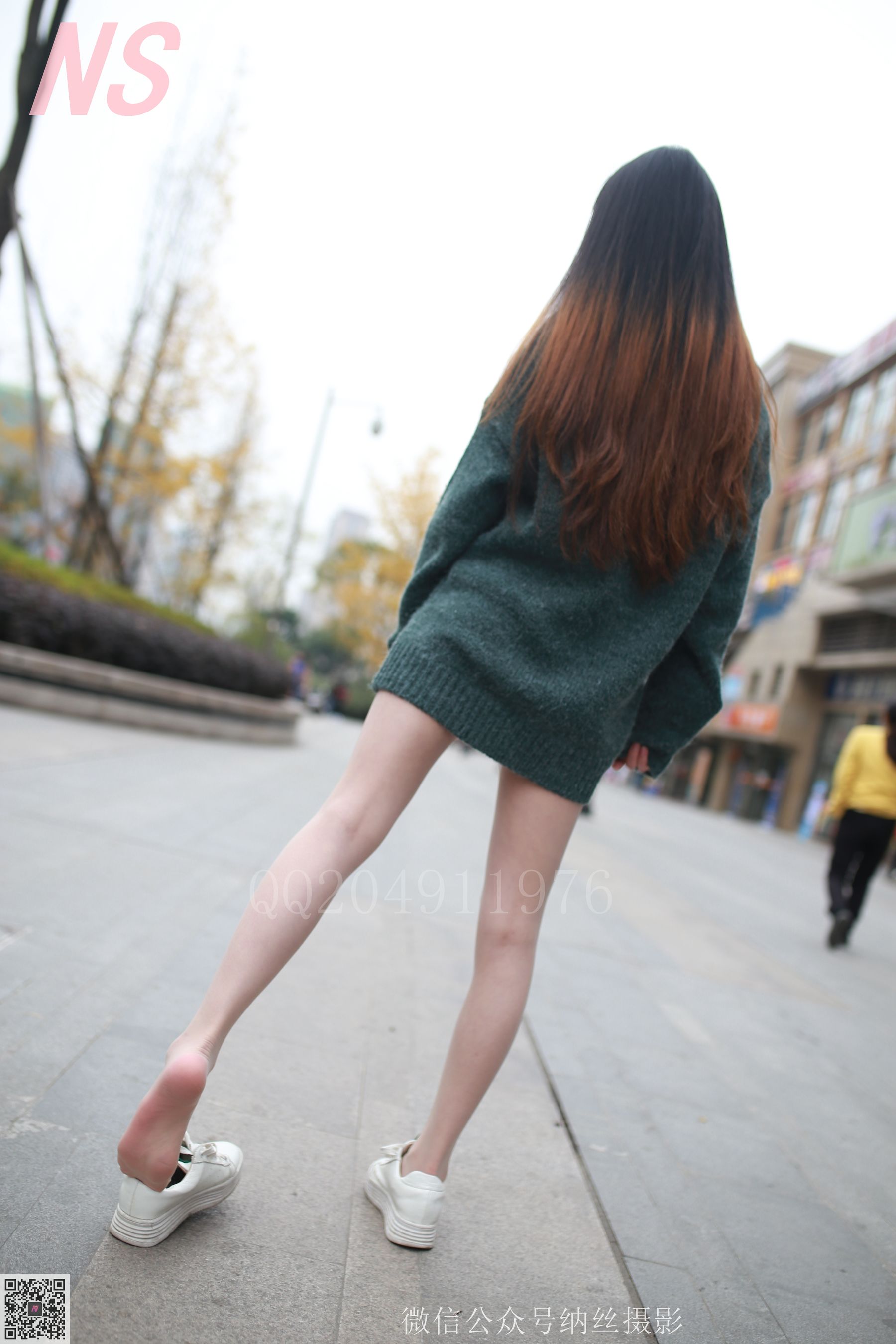 [纳丝摄影]  小师妹 撕丝袜的妹子