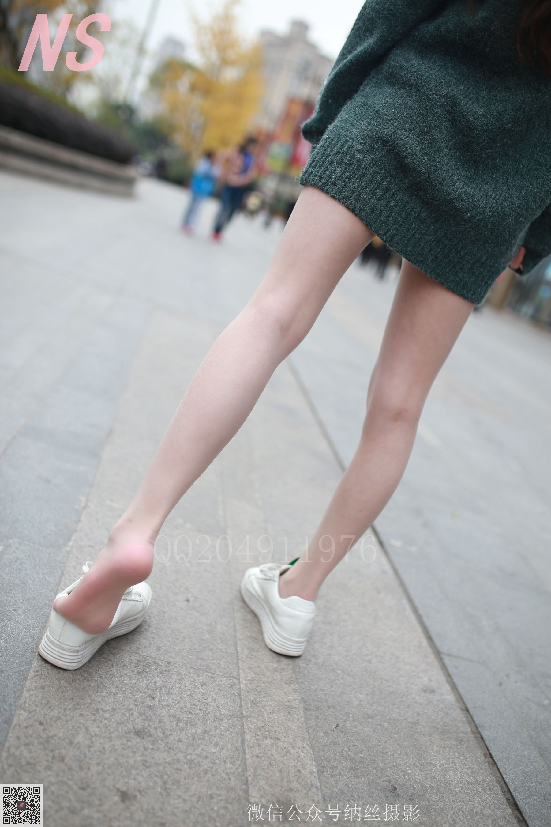 [纳丝摄影]  小师妹 撕丝袜的妹子