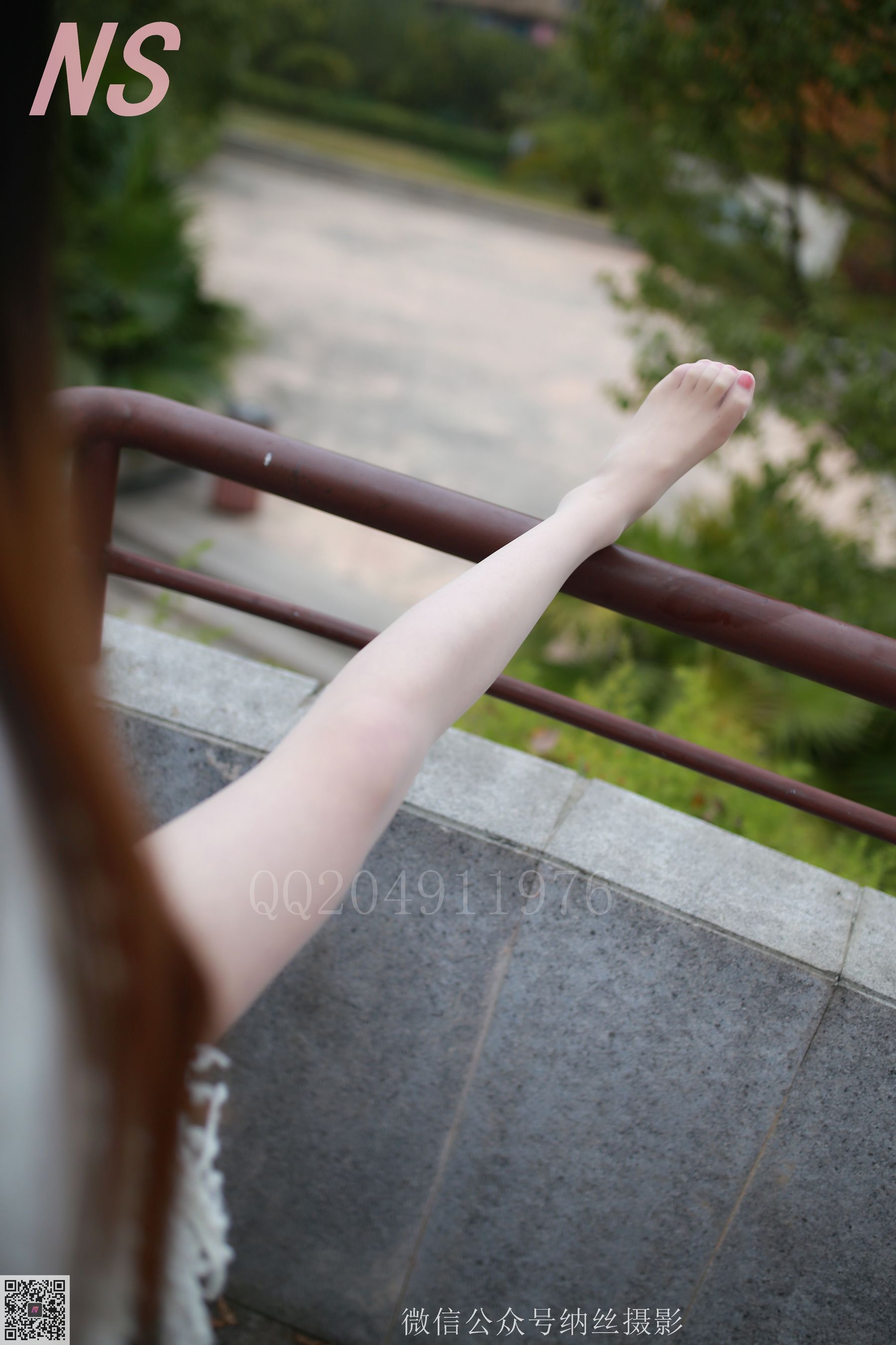 [纳丝摄影]  小师妹 撕丝袜的妹子