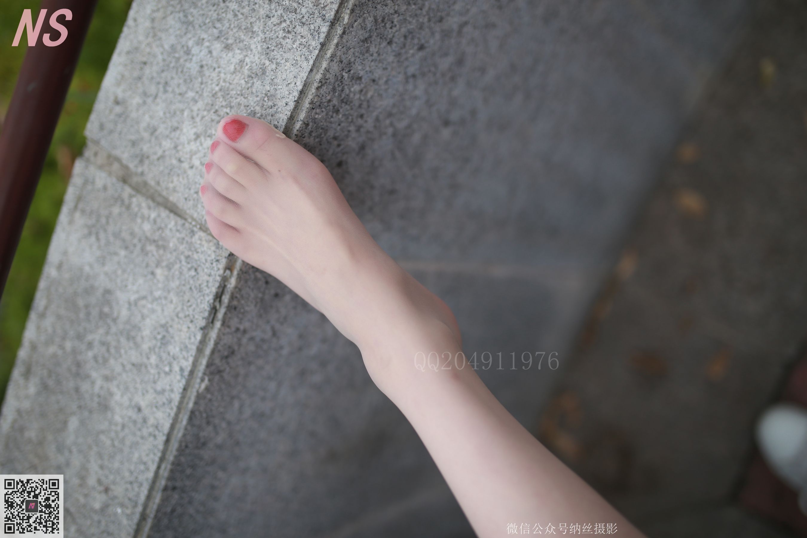 [纳丝摄影]  小师妹 撕丝袜的妹子