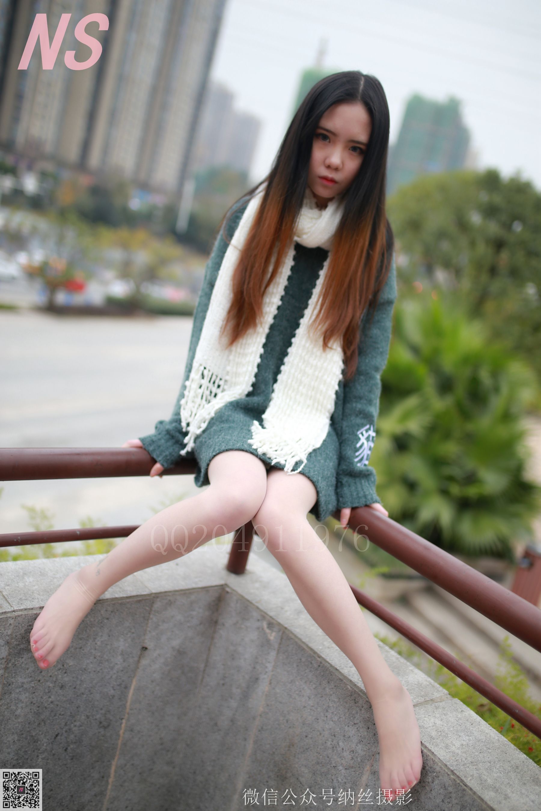 [纳丝摄影]  小师妹 撕丝袜的妹子
