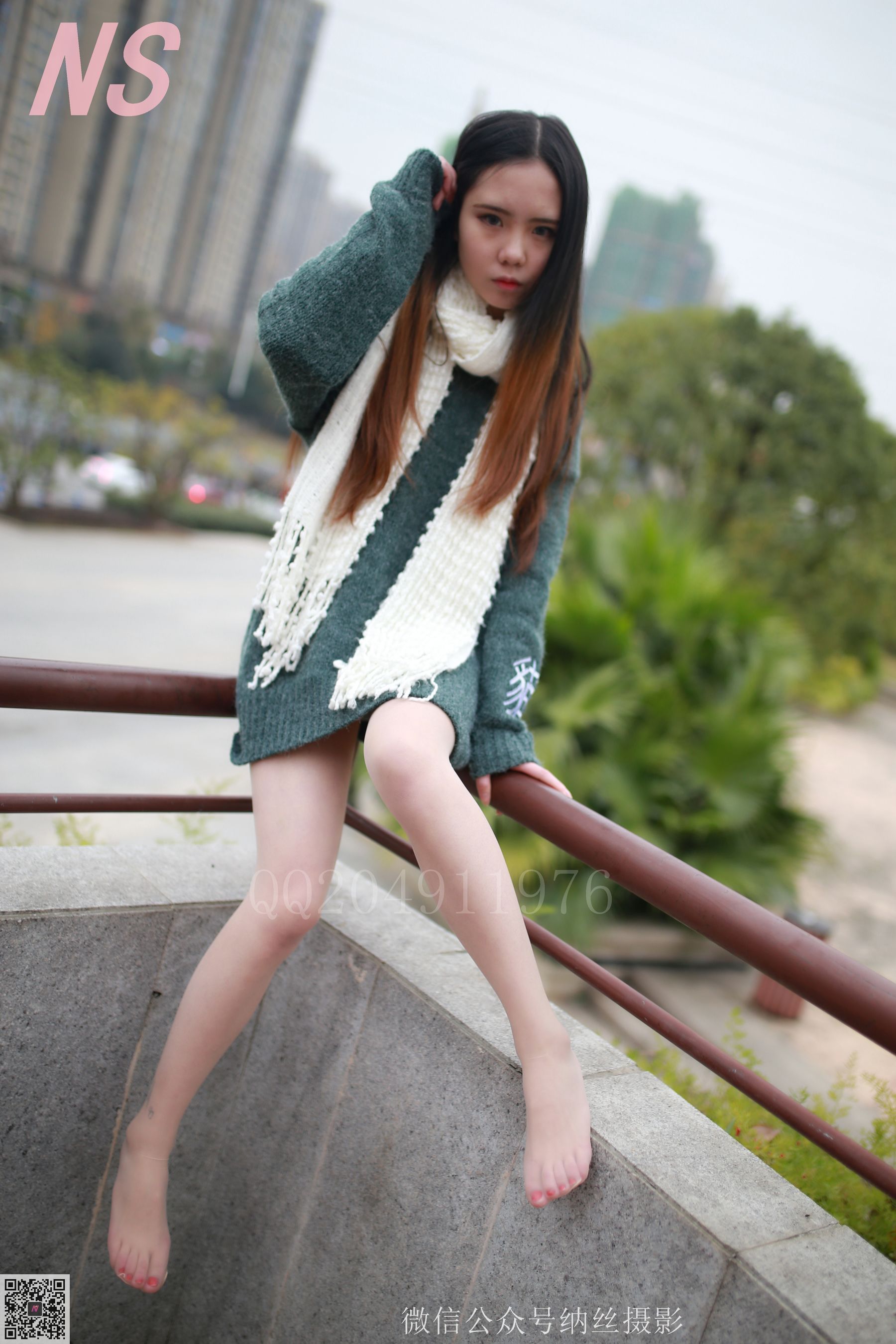 [纳丝摄影]  小师妹 撕丝袜的妹子