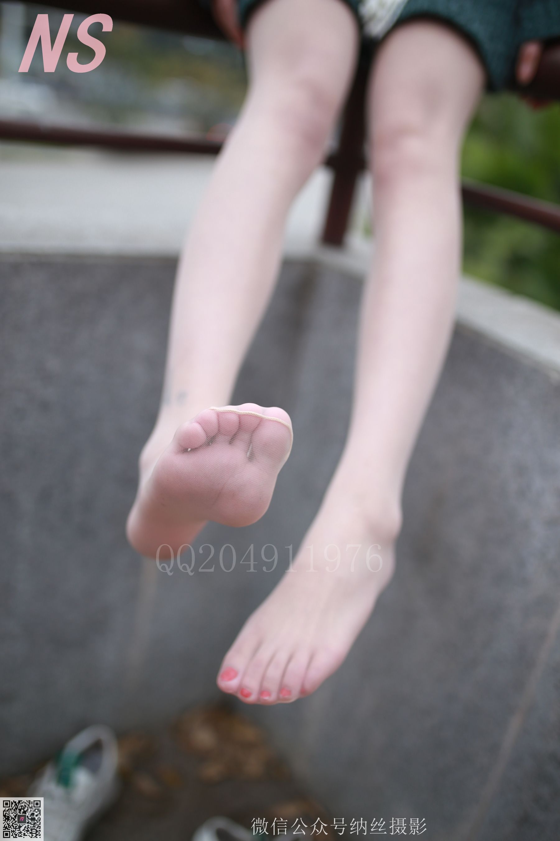 [纳丝摄影]  小师妹 撕丝袜的妹子