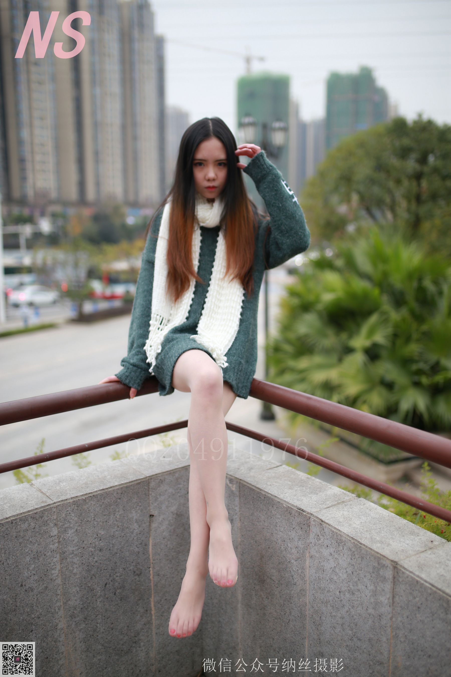 [纳丝摄影]  小师妹 撕丝袜的妹子