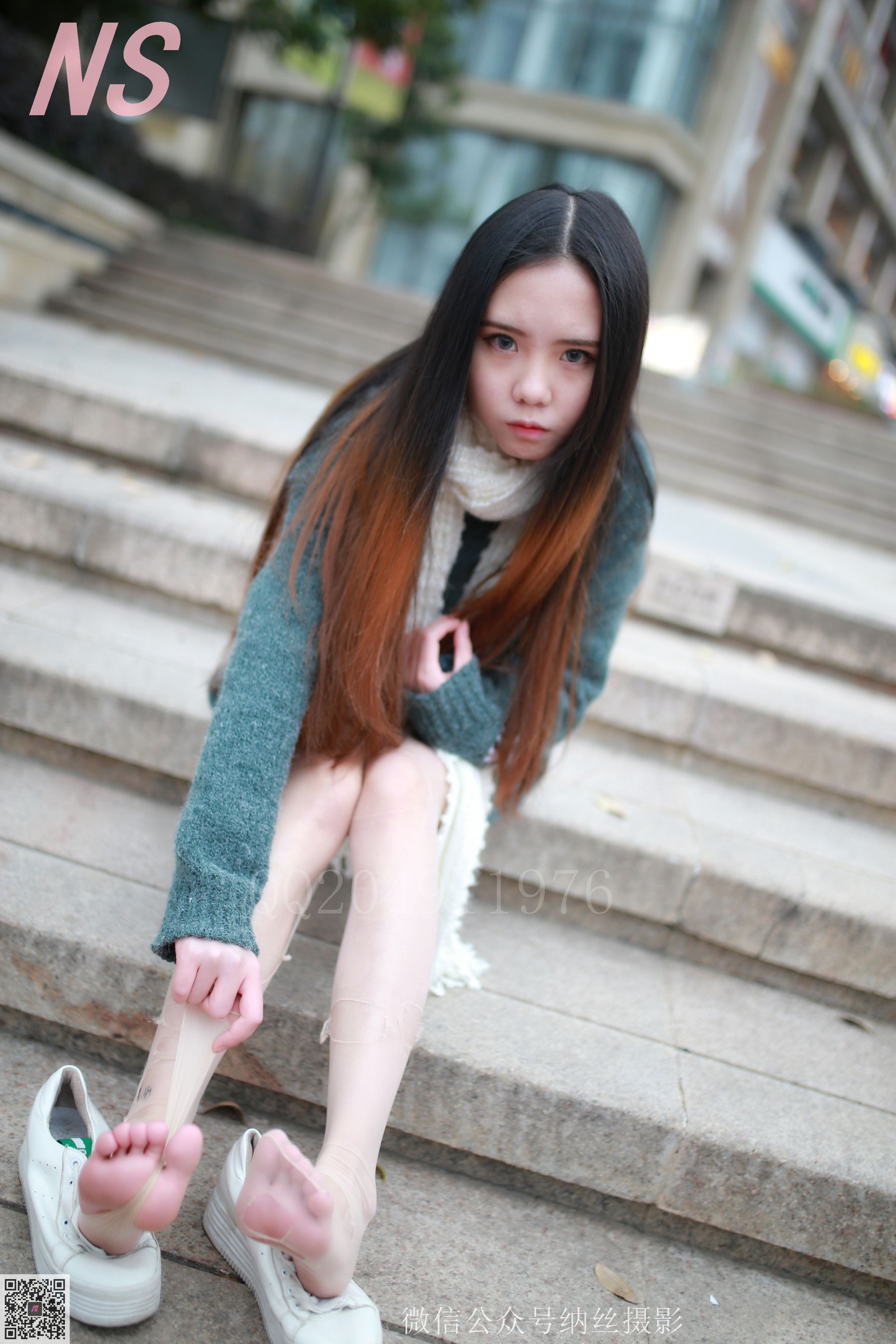 [纳丝摄影]  小师妹 撕丝袜的妹子
