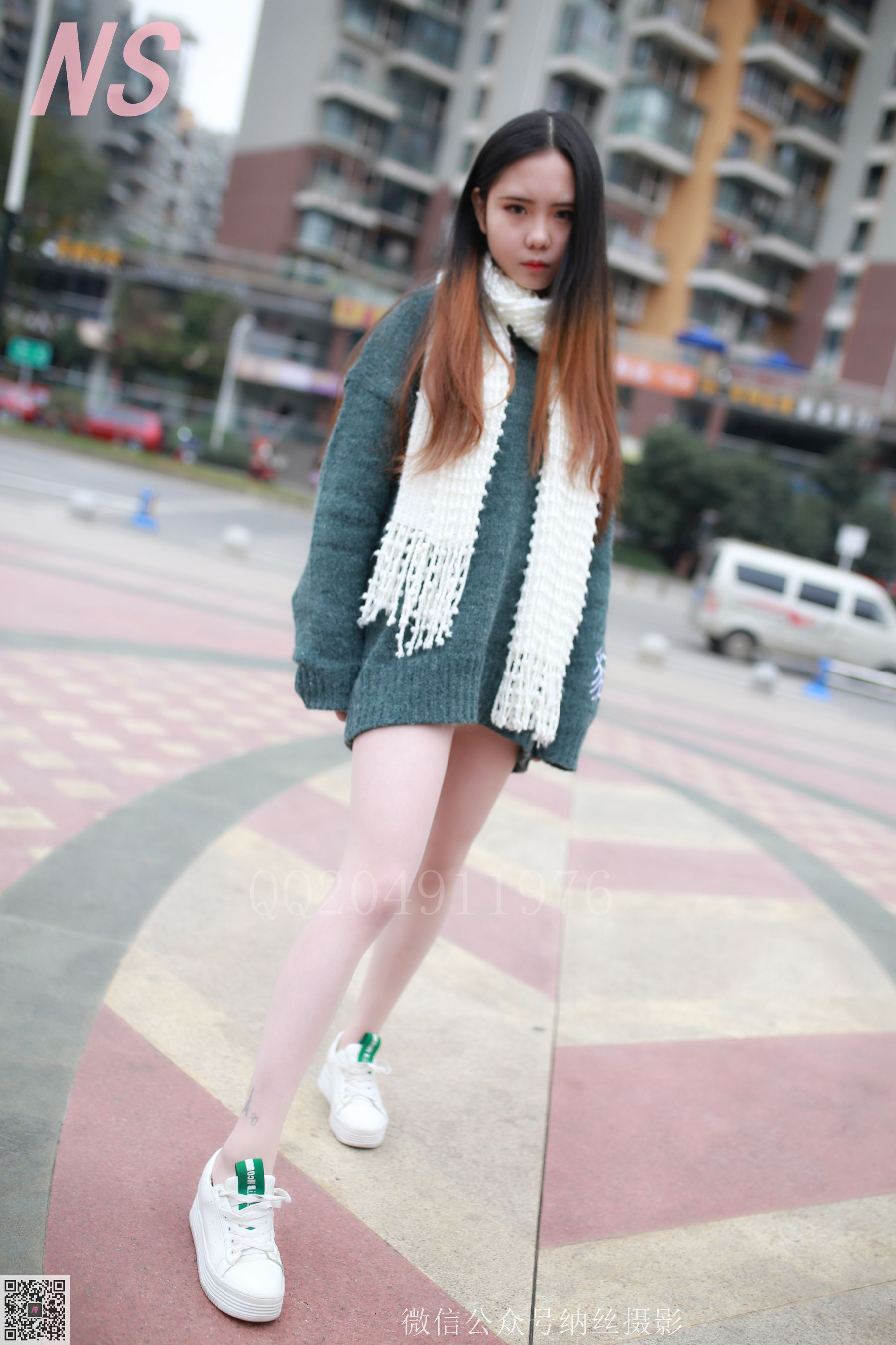 [纳丝摄影]  小师妹 撕丝袜的妹子