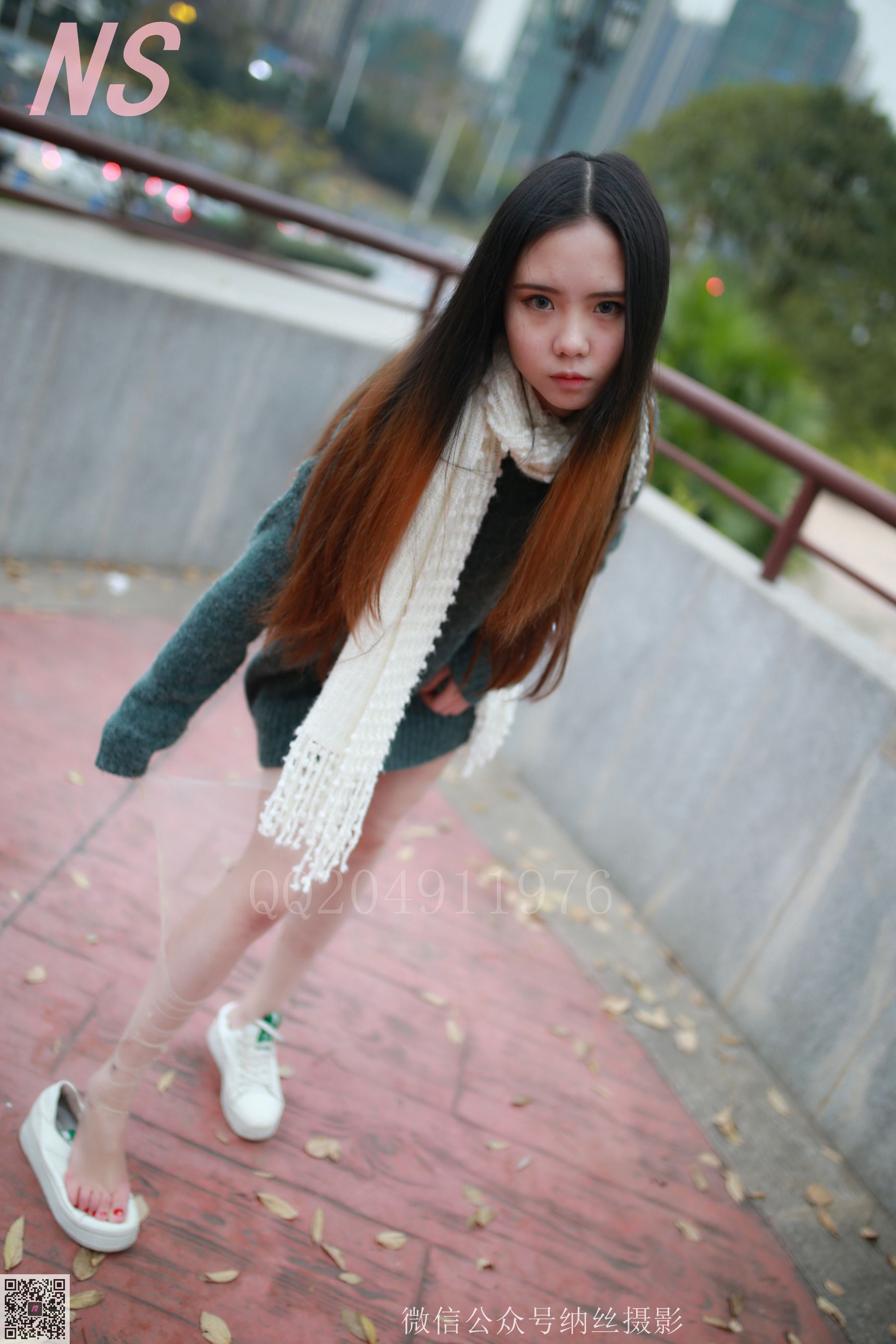 [纳丝摄影]  小师妹 撕丝袜的妹子