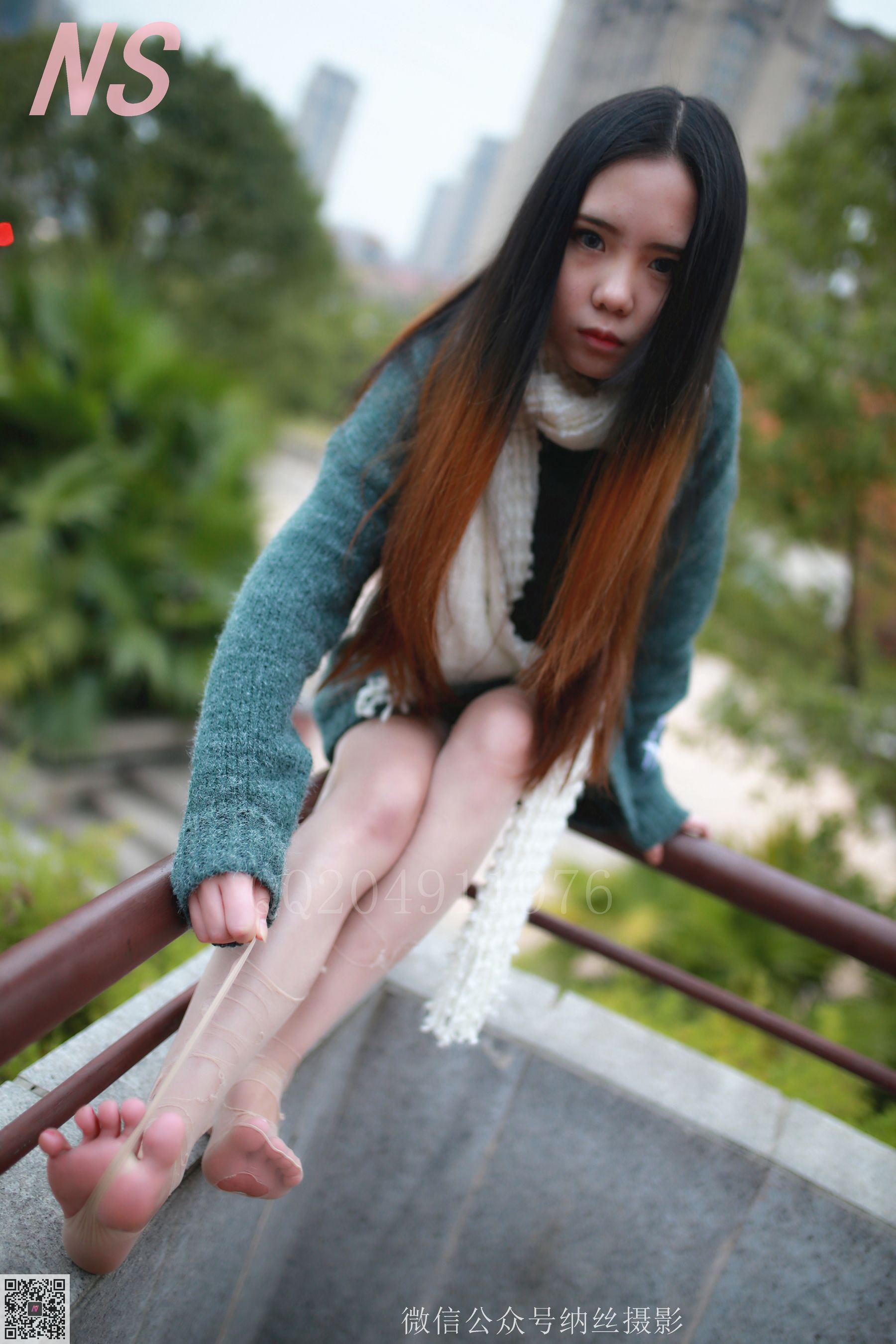 [纳丝摄影]  小师妹 撕丝袜的妹子