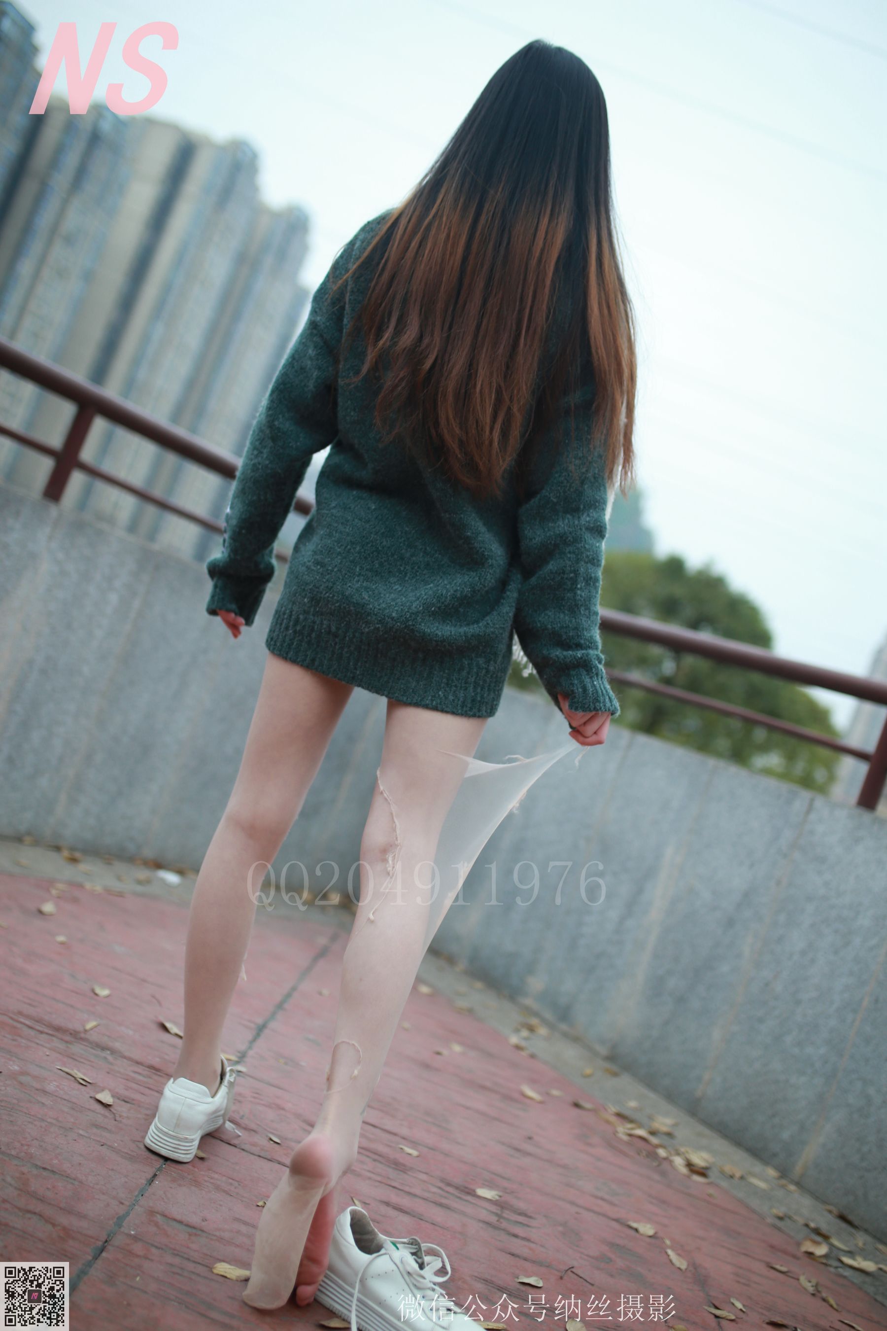 [纳丝摄影]  小师妹 撕丝袜的妹子