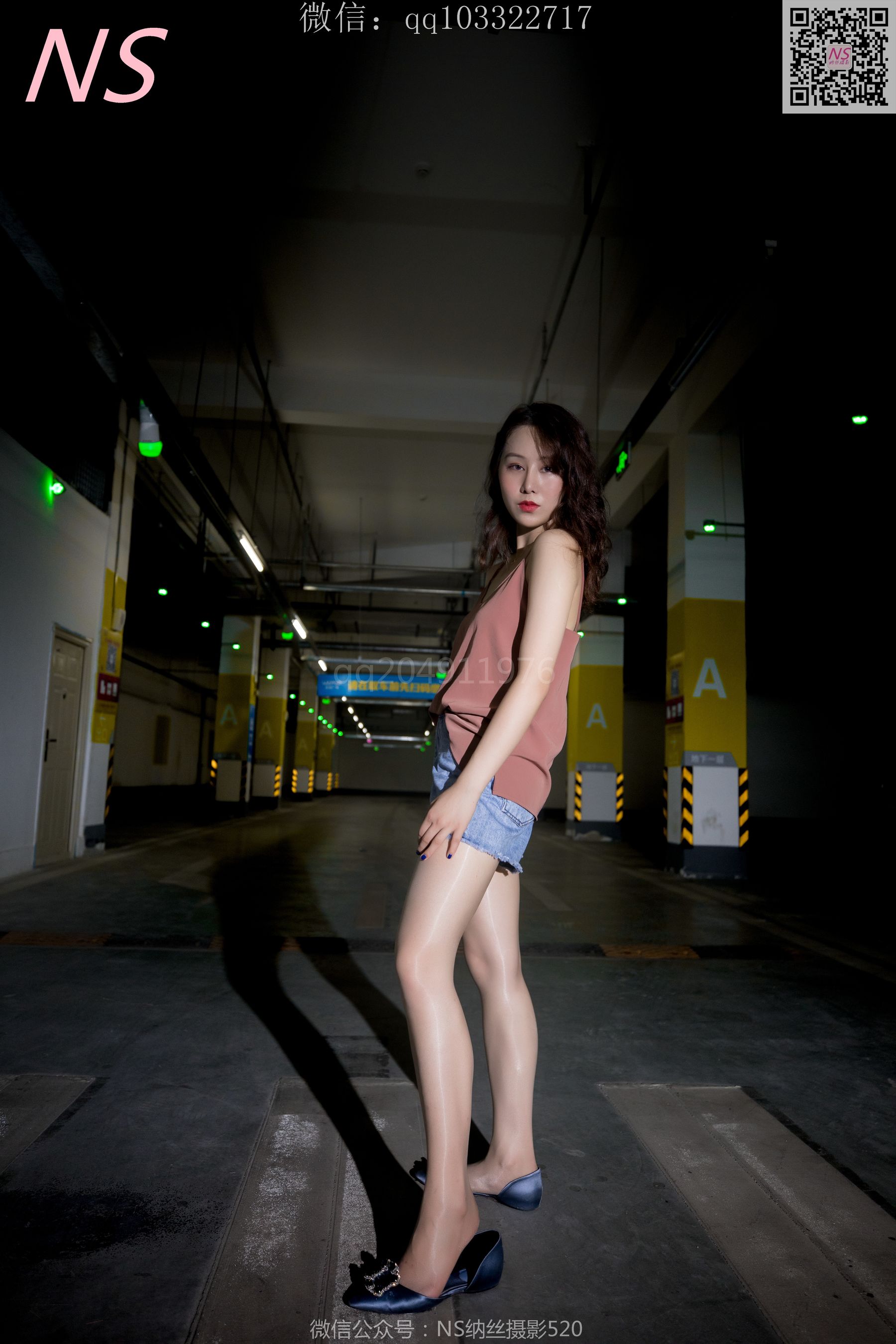 [纳丝摄影]  小朱茵 地下车库的丝袜美腿女郎