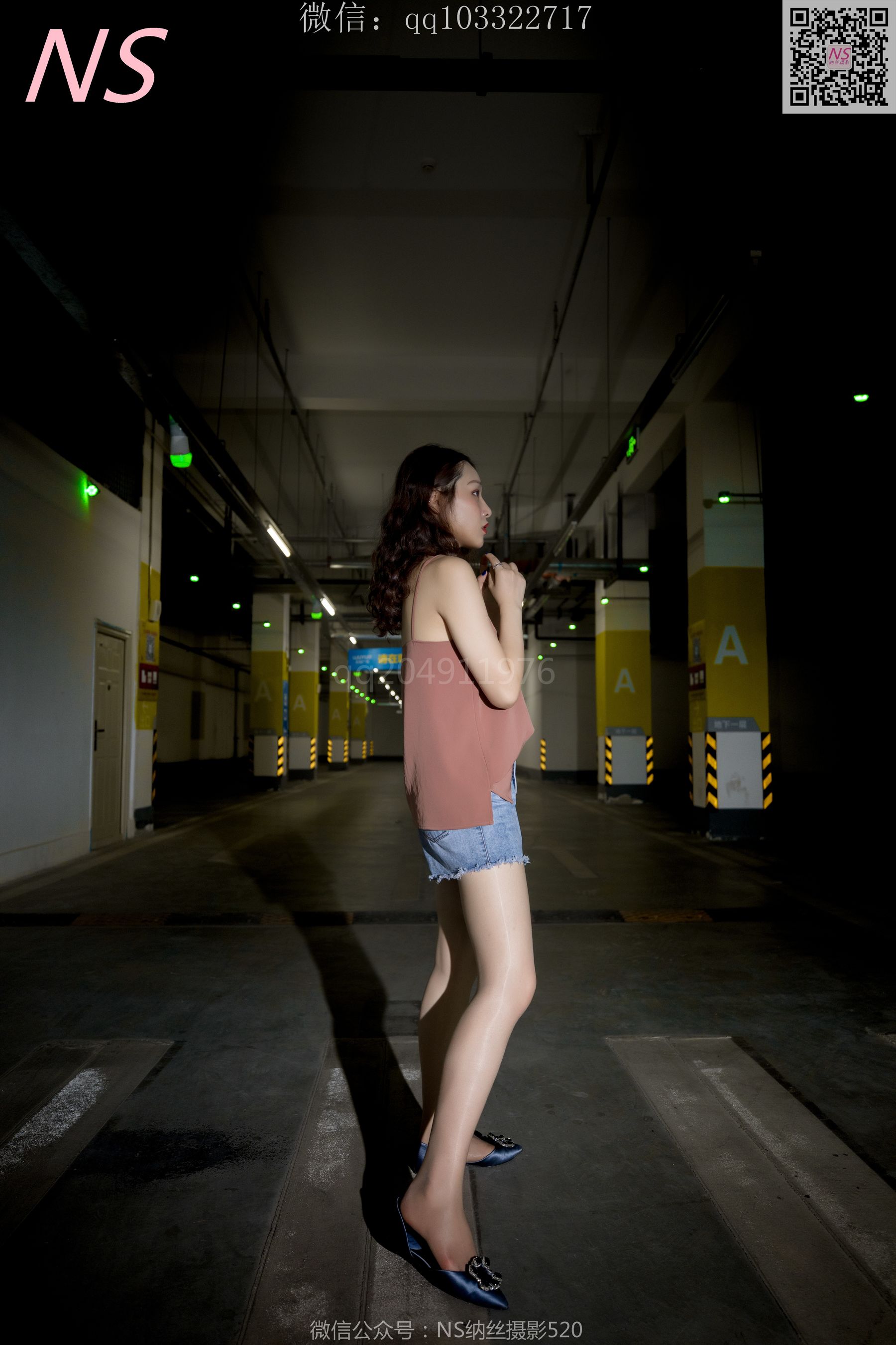 [纳丝摄影]  小朱茵 地下车库的丝袜美腿女郎