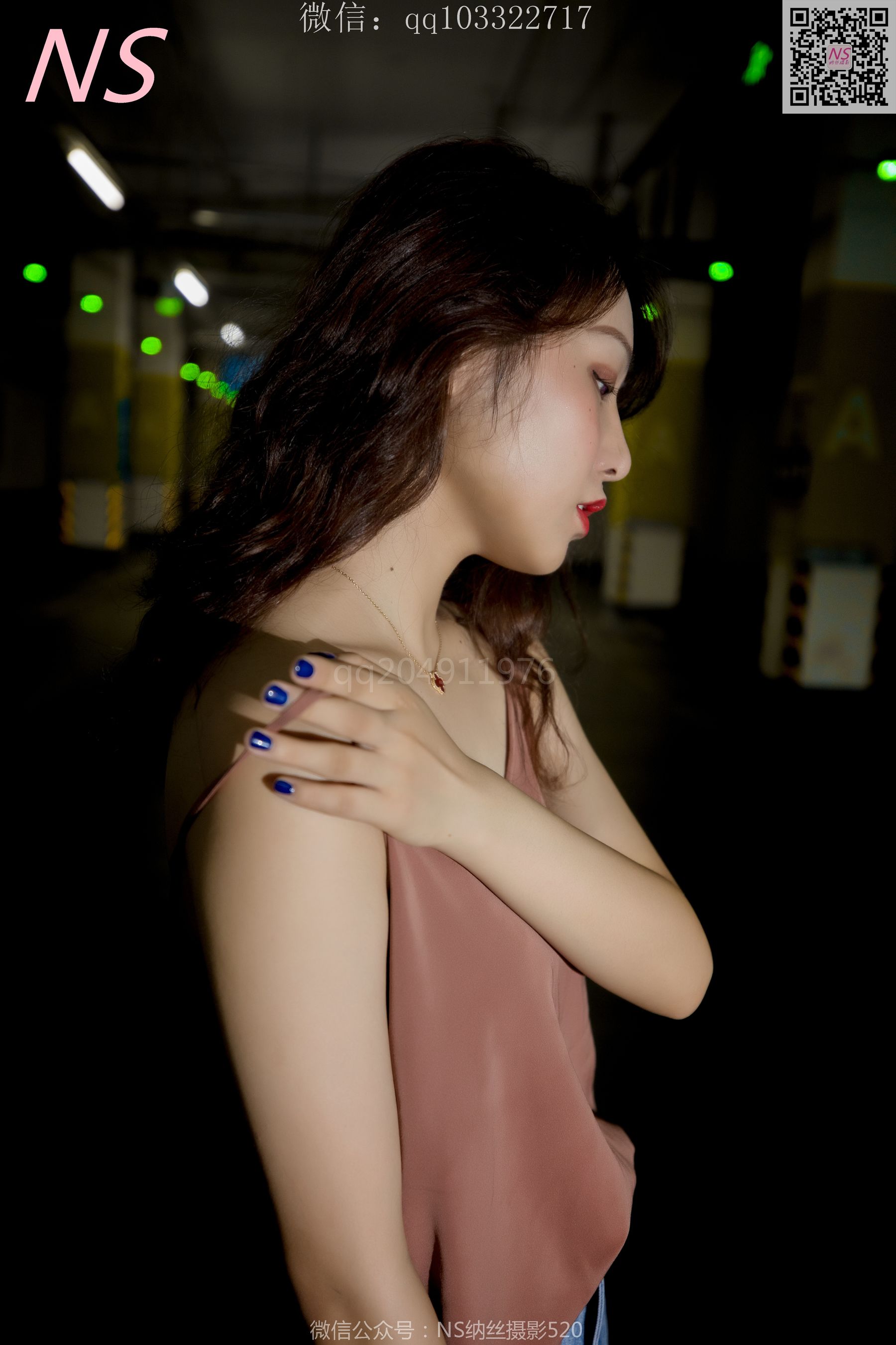 [纳丝摄影]  小朱茵 地下车库的丝袜美腿女郎