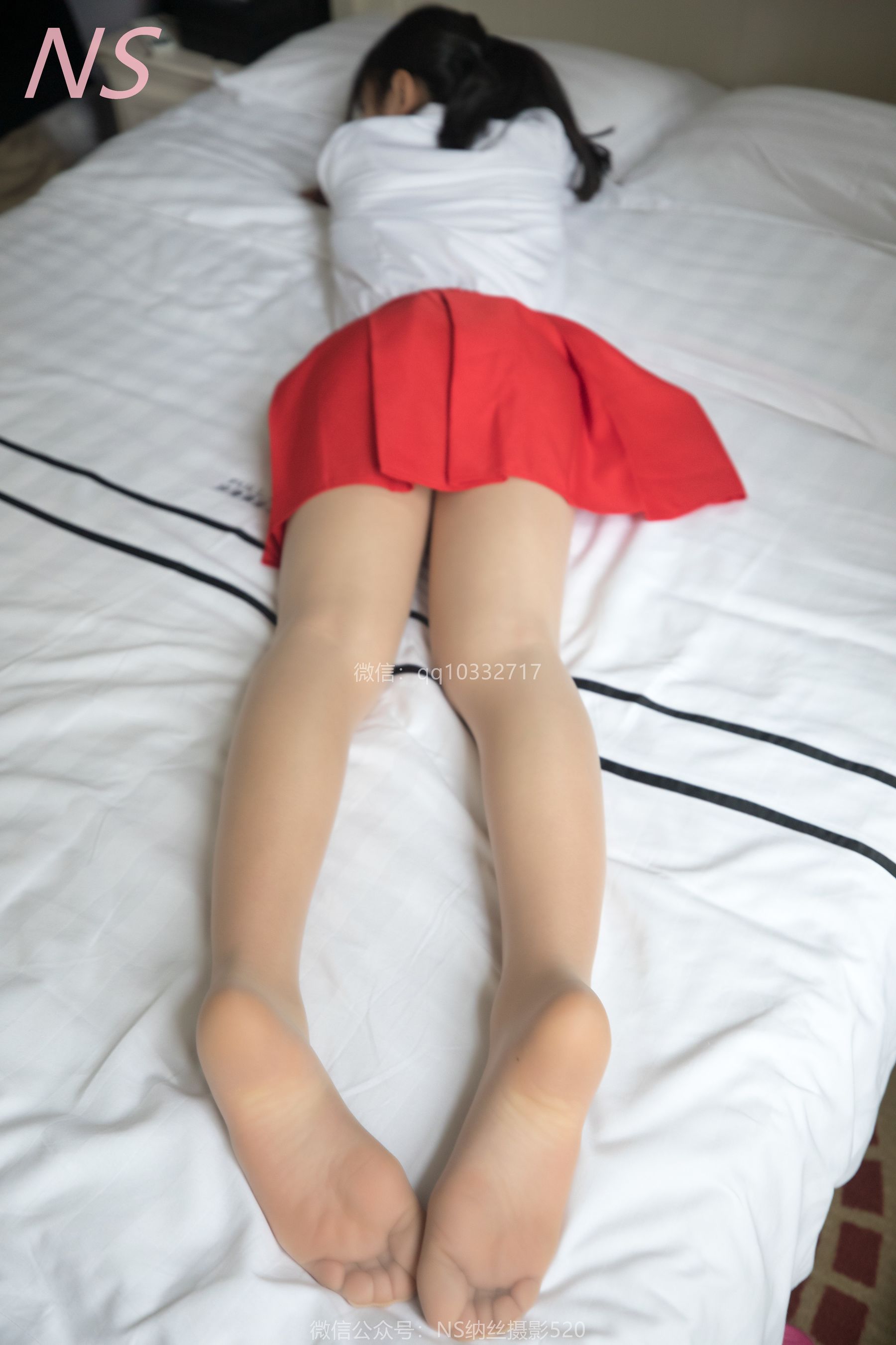 [纳丝摄影]  小莉 红色超短裙肉丝诱惑