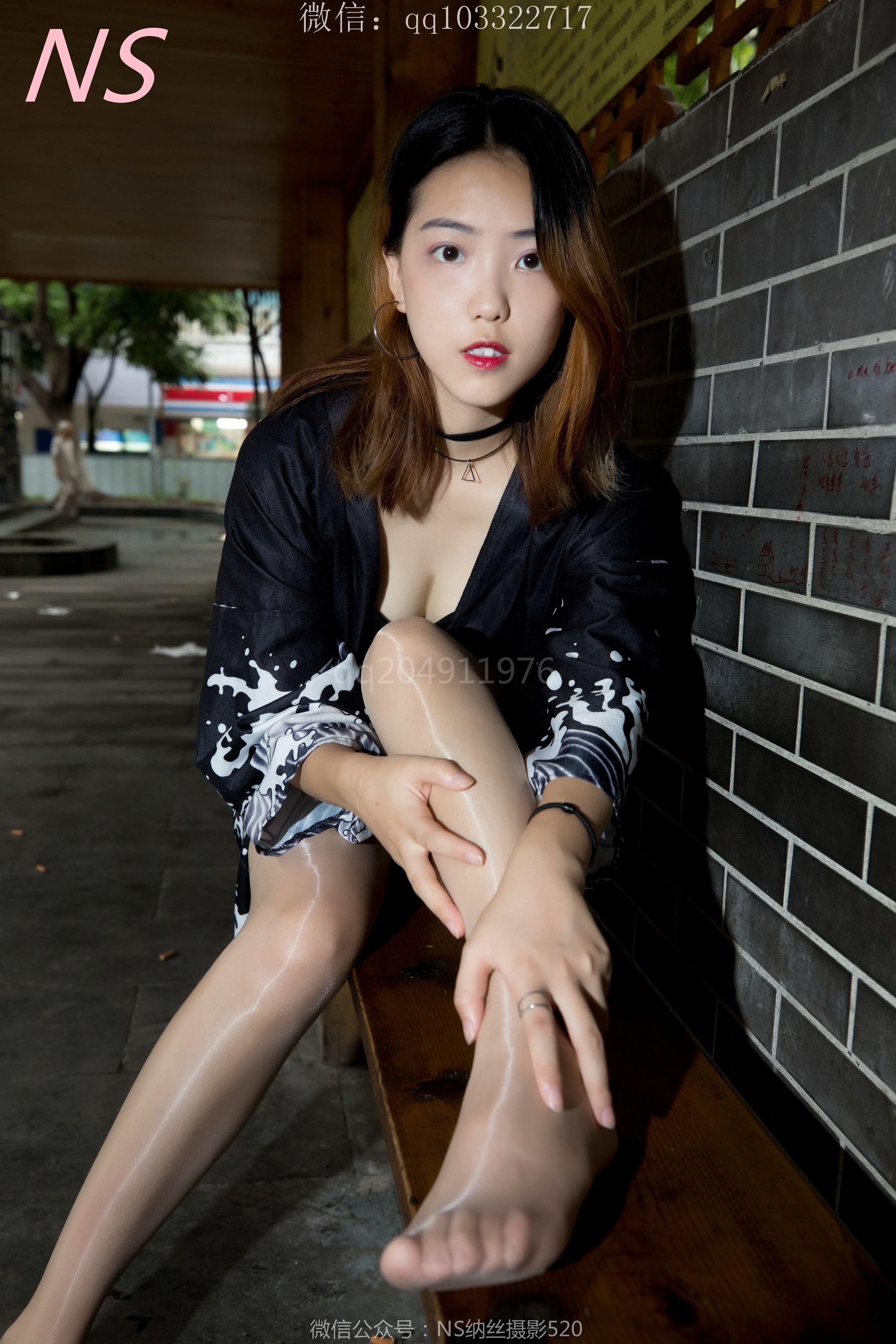 [纳丝摄影]  曼雯 肉色丝袜美腿三轮车之行