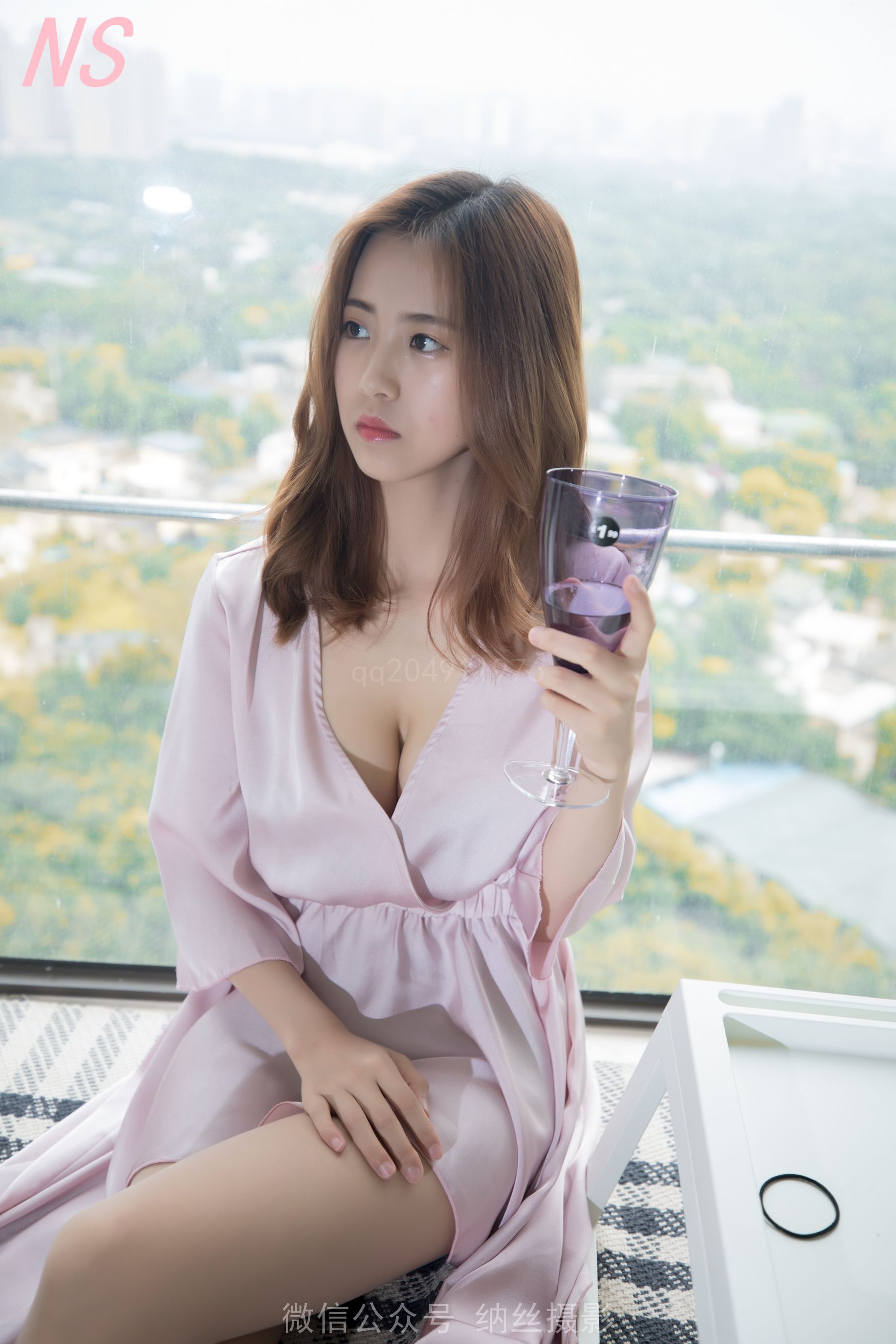 [纳丝摄影]  美女主播寒霜 睡衣诱惑