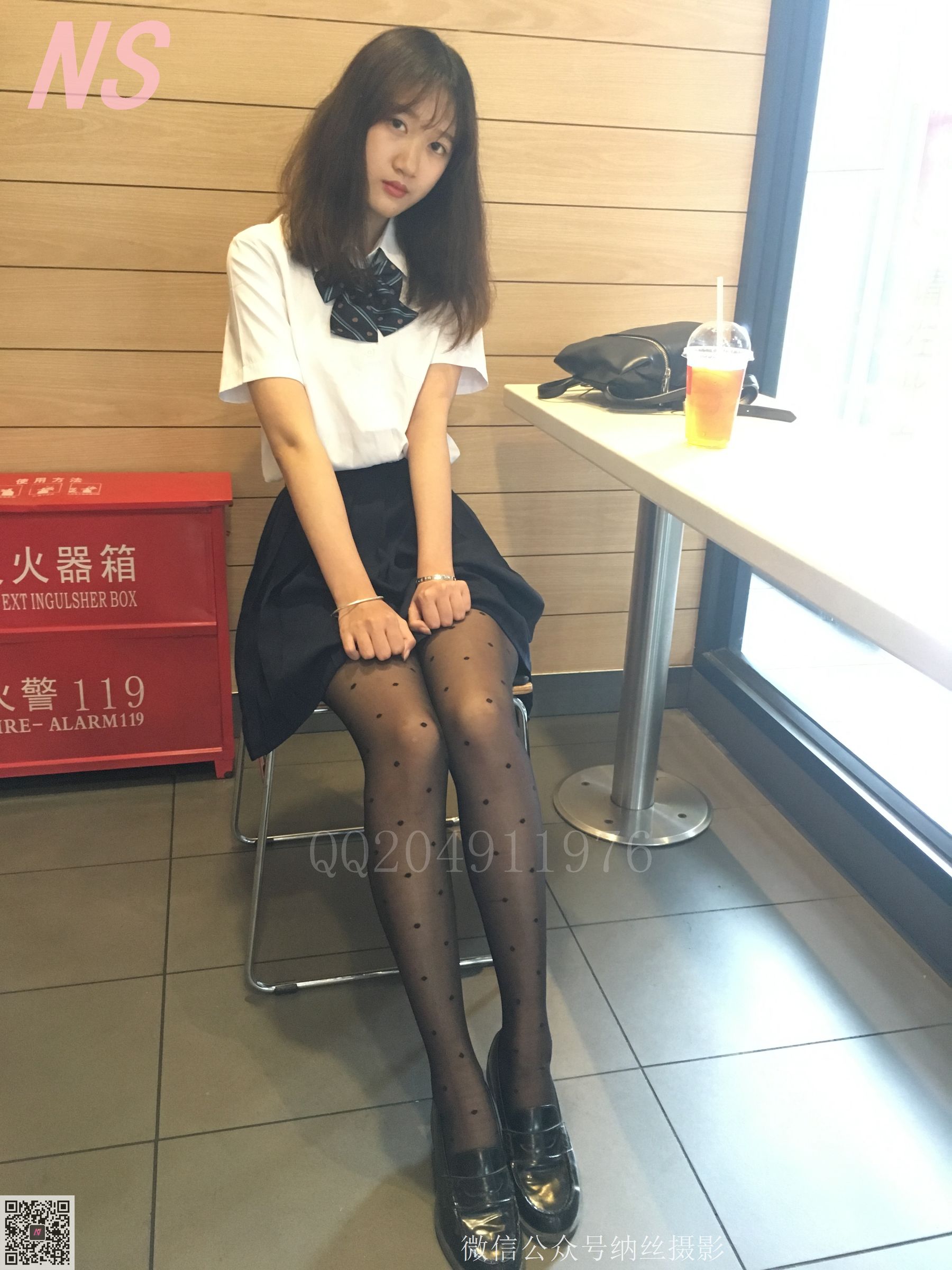 [纳丝摄影] NO.057 雯雯 OL黑色圆点丝袜