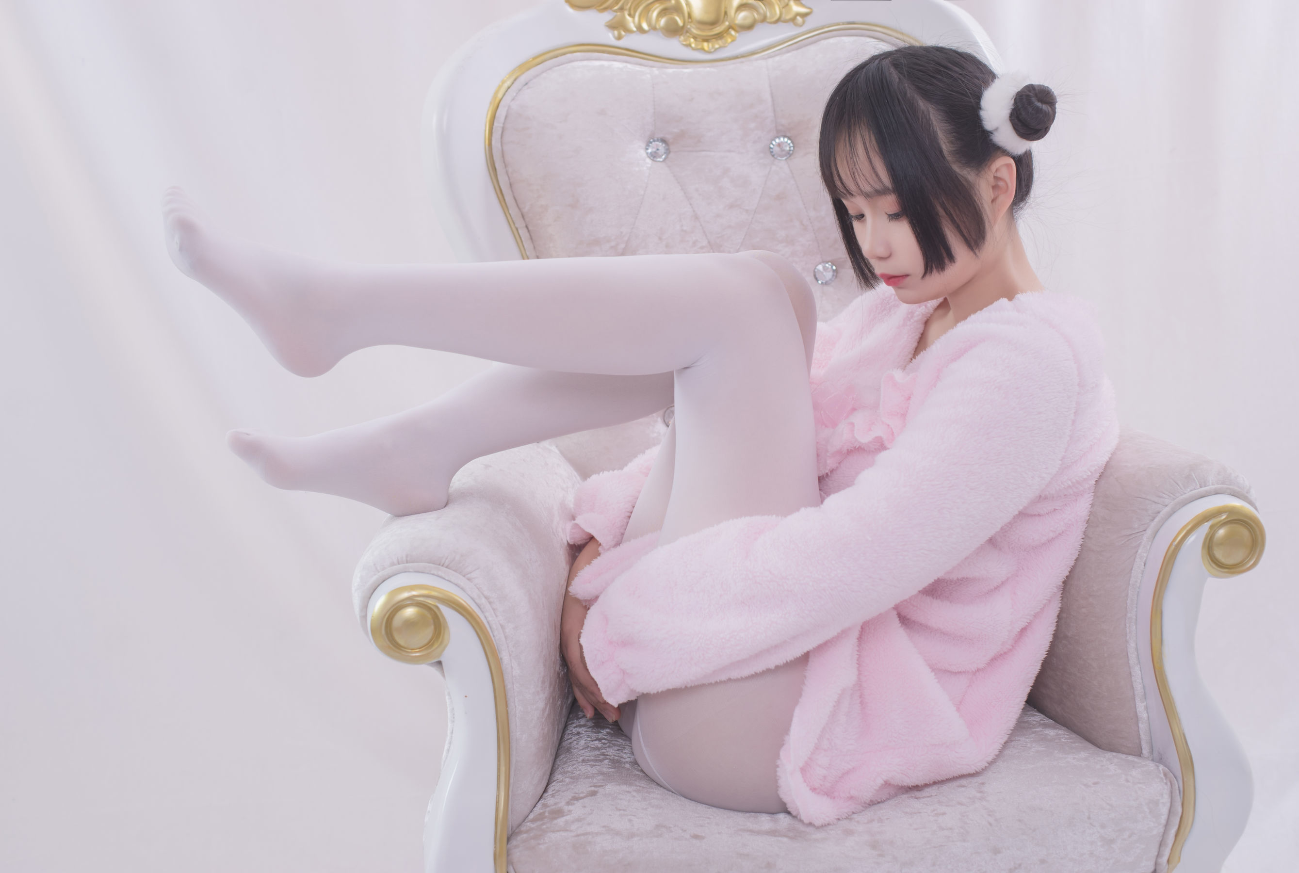 [轻兰映画] VOL.017  粉红毛茸茸睡衣白丝少女