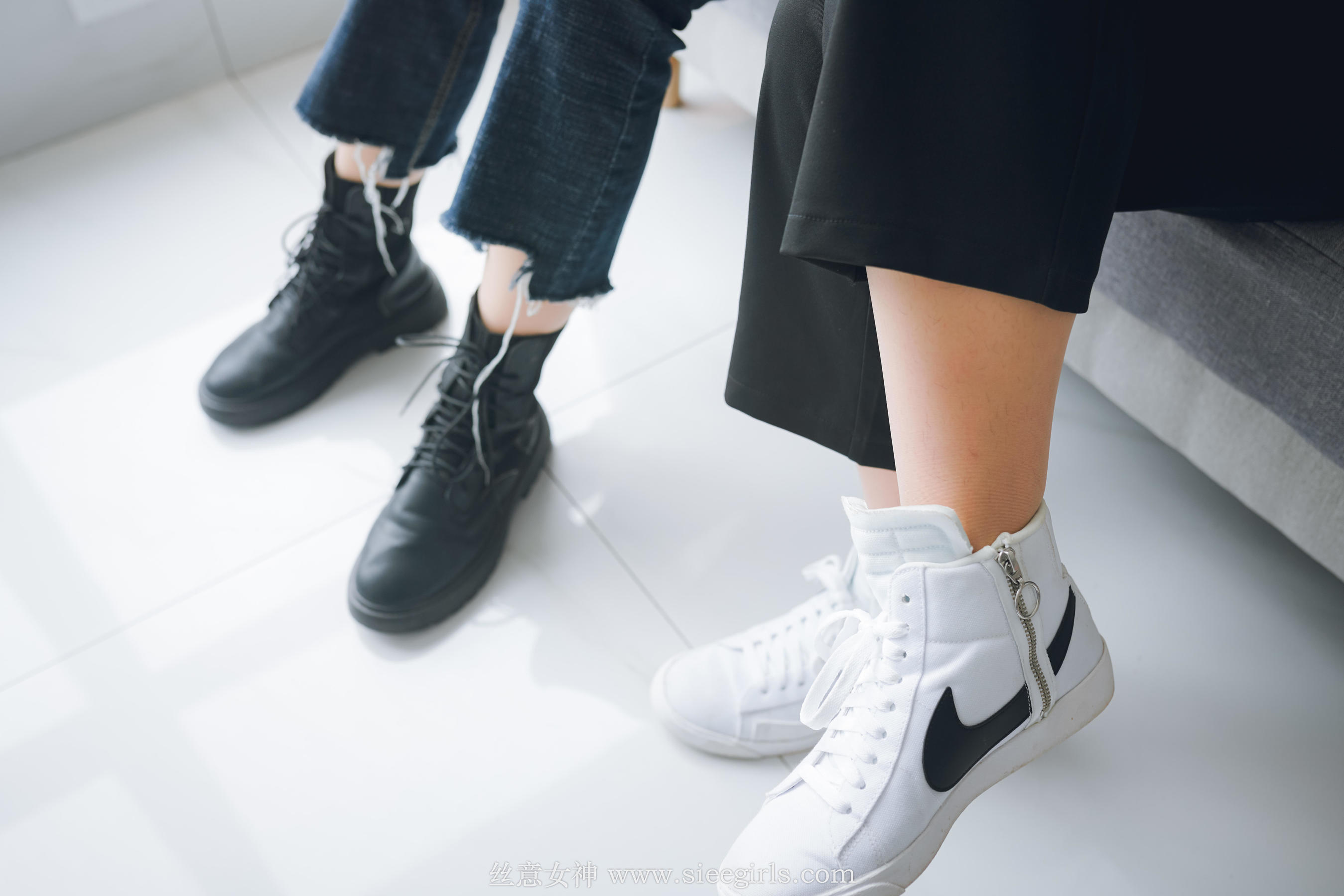[丝意SIEE] 含含&圆圆 镜中姐妹（下）